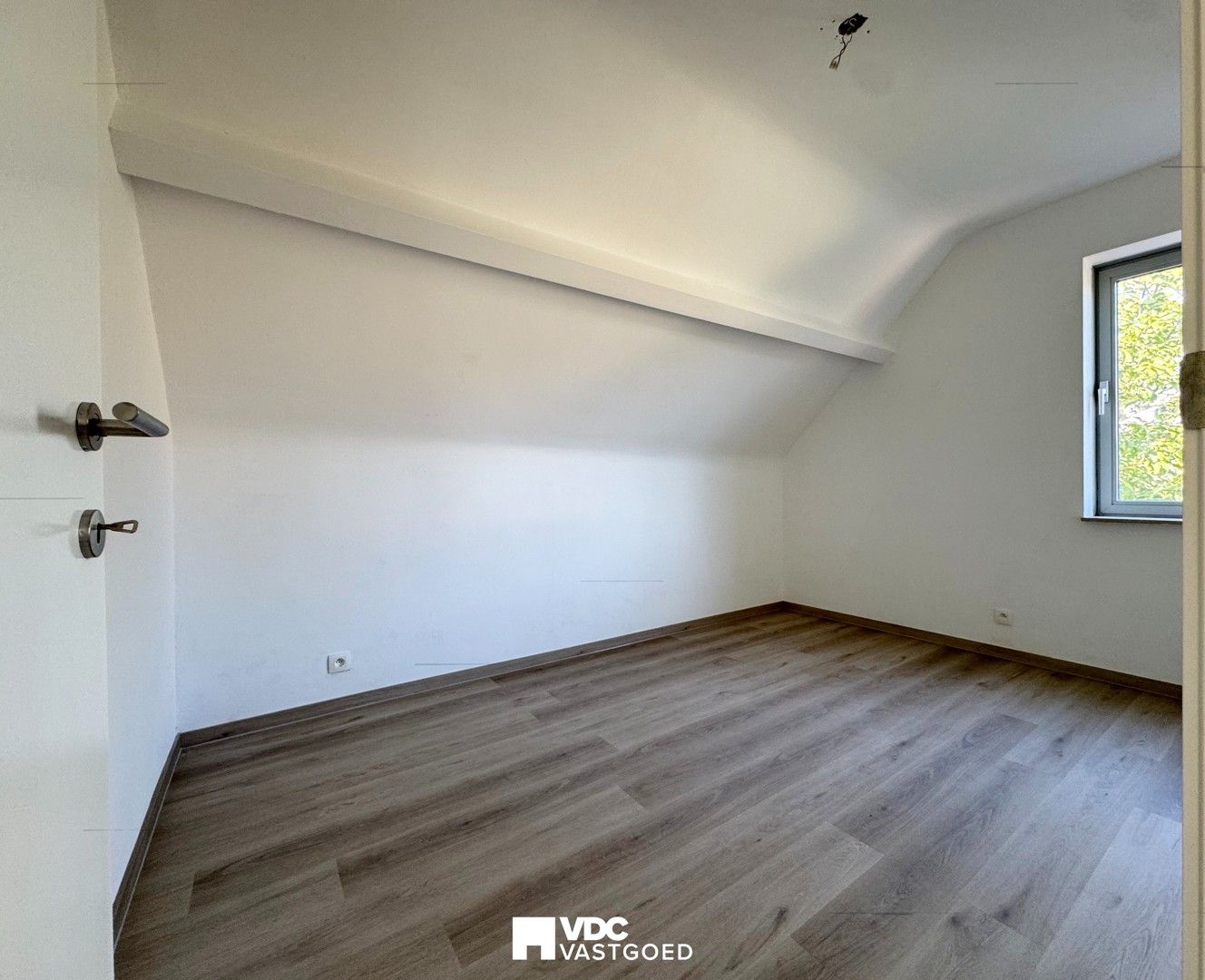 Volledig gerenoveerd appartement met 2 slaapkamers, garage en tuintje foto 7