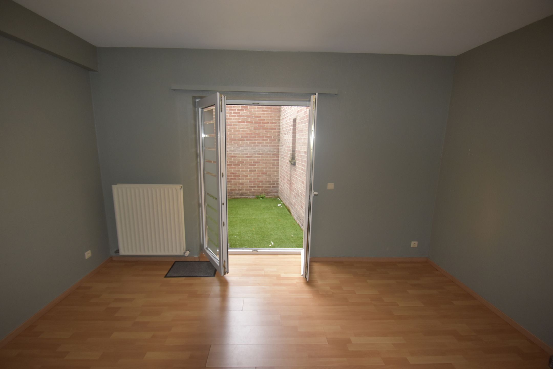 Nabij het station van D'monde gel., gelijkvl. 3 slpk-app. met 2 badk. en gar.  foto 26