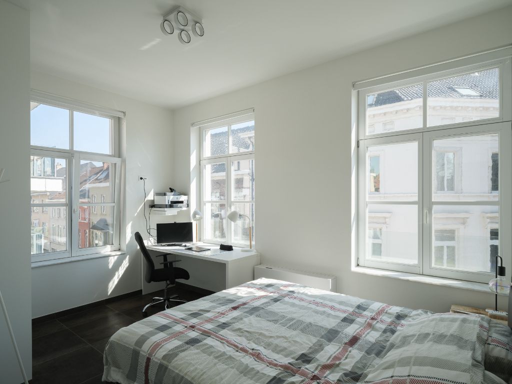 Lichtrijk 2-slaapkamer appartement aan het Sint-Annaplein foto 10