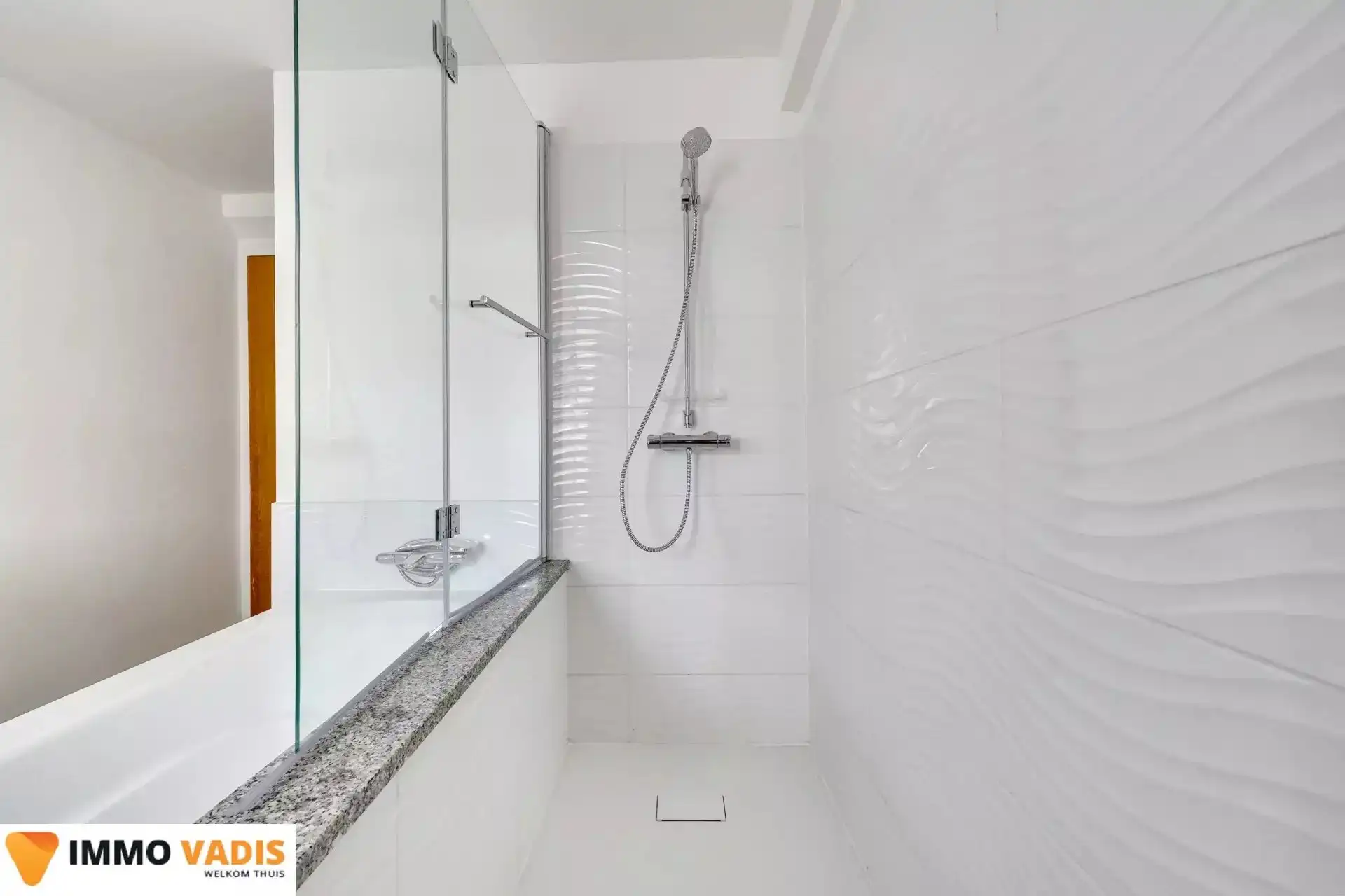 Ruim gelijkvloers appartement met  3 slaapkamers foto 7