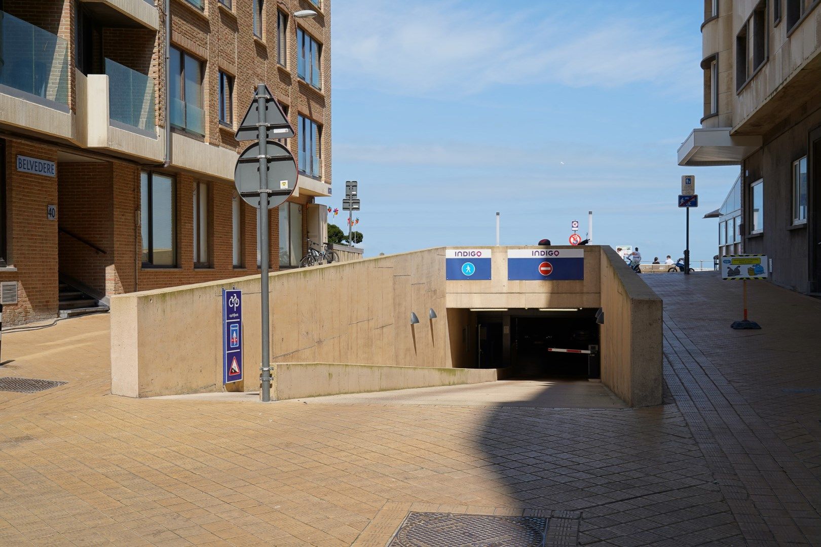 Luxueus gerenoveerd appartement met lateraal zeezicht foto 27