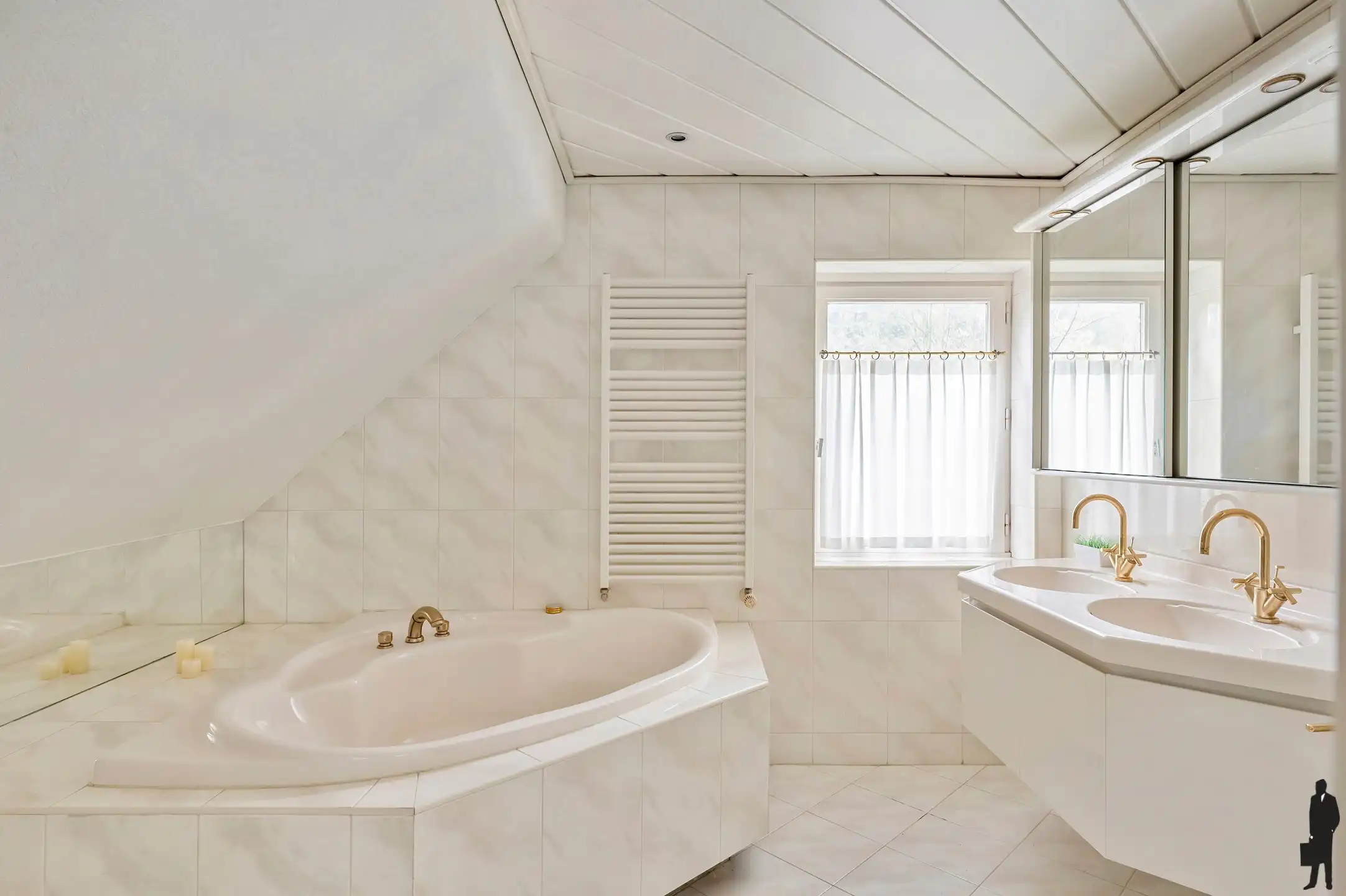 Residentieel gelegen te renoveren villa op ca. 2415m². foto 17