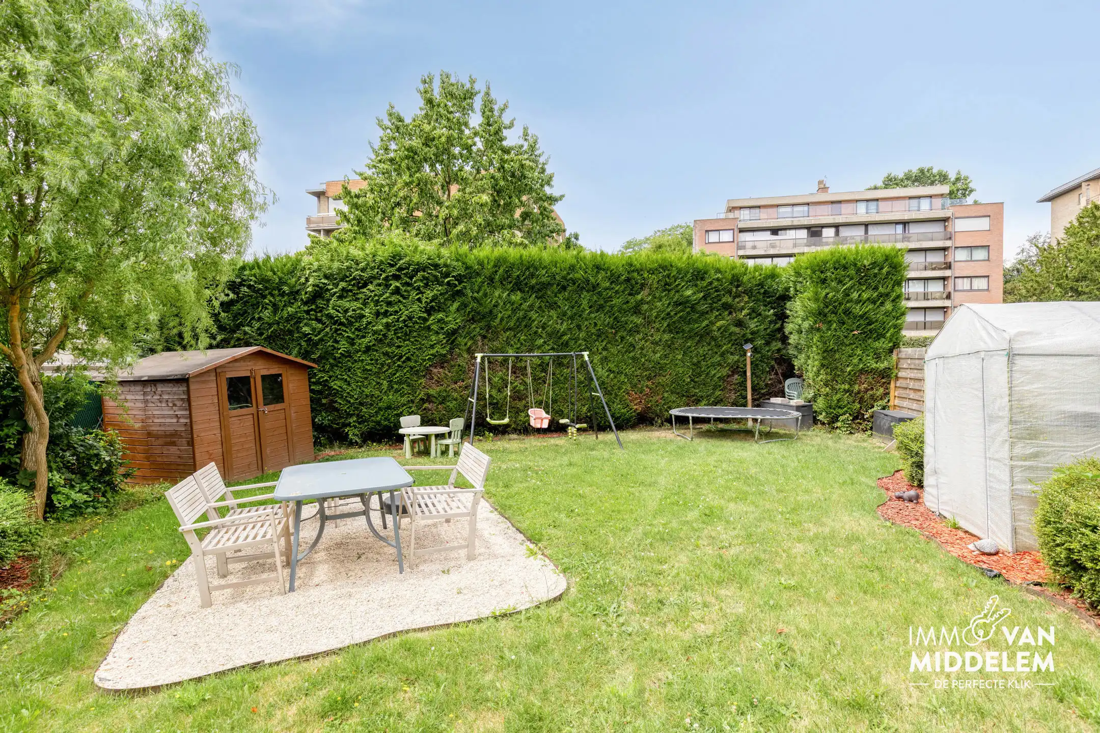 GELIJKVLOERS APPARTEMENT MET 2 KAMERS, TUIN EN GARAGE foto 2