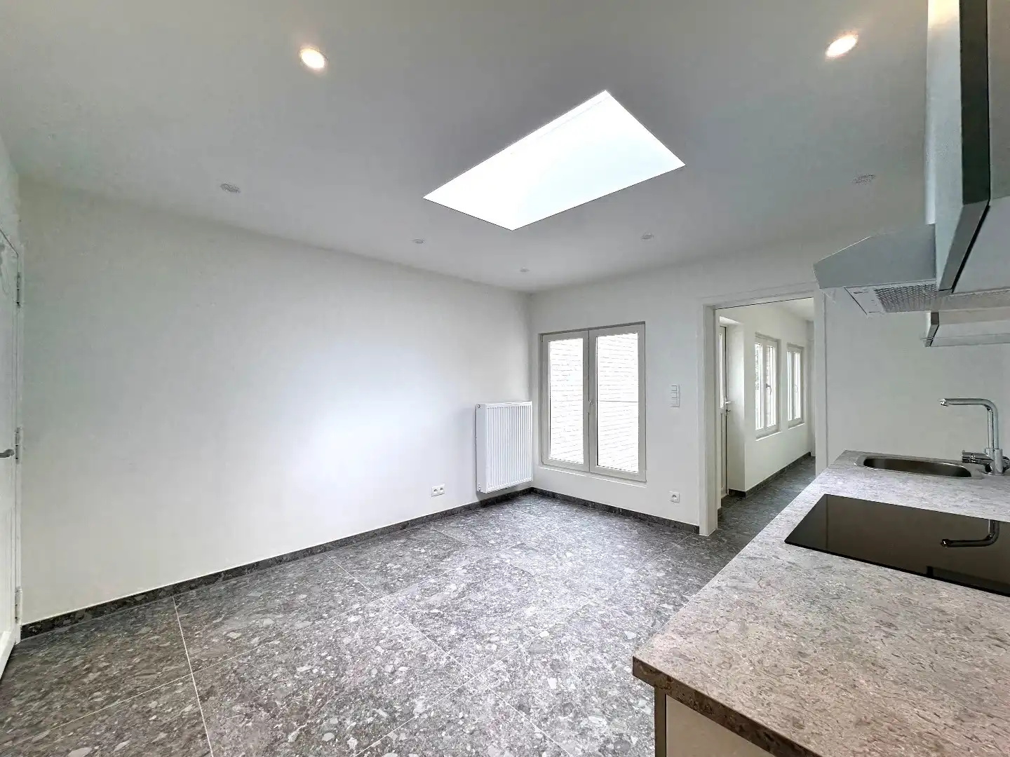 Volledig gerenoveerde woning met garage en tuin in hartje Tongeren! foto 5