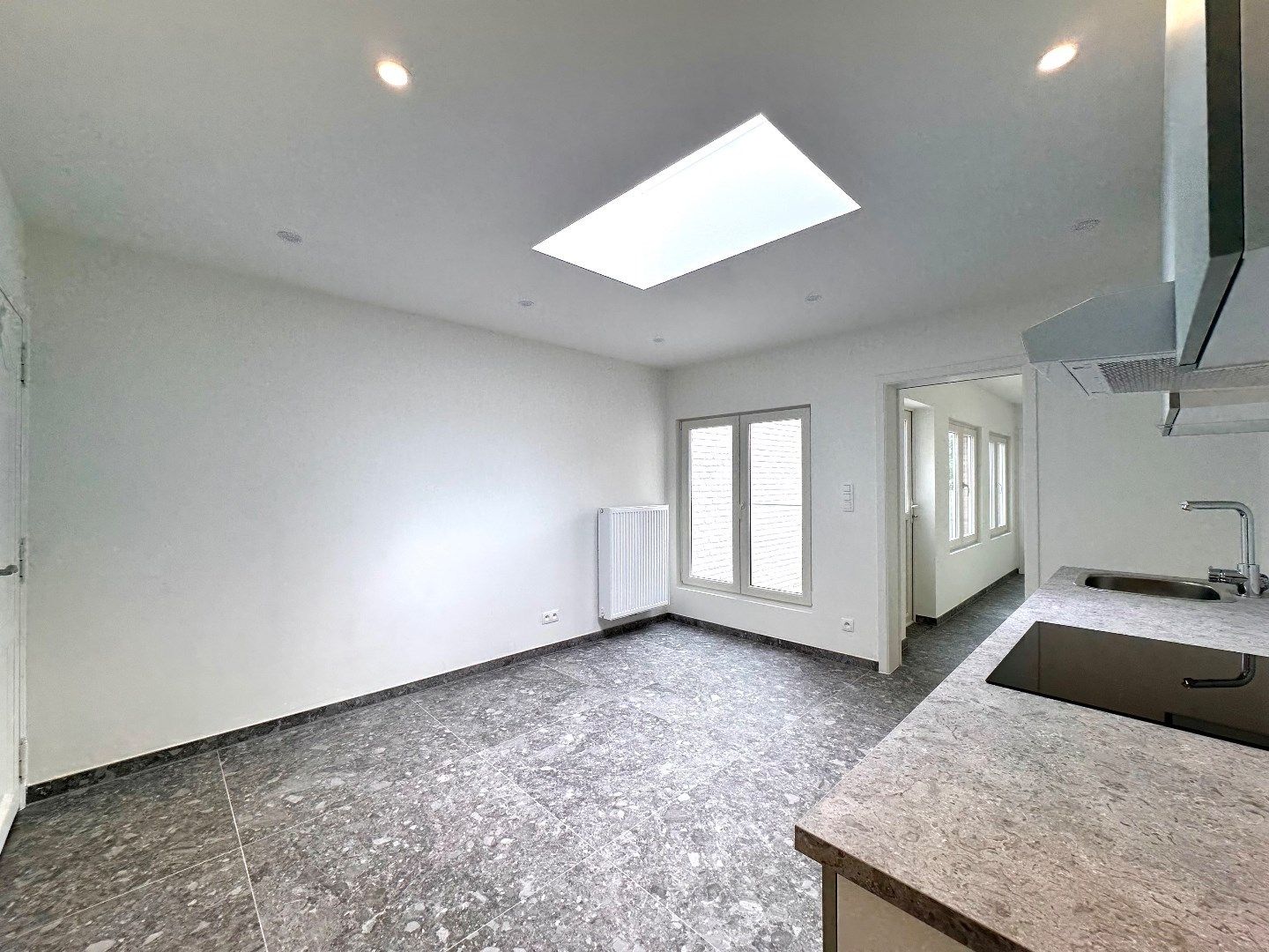 Volledig gerenoveerde woning met garage en tuin in hartje Tongeren! foto 5