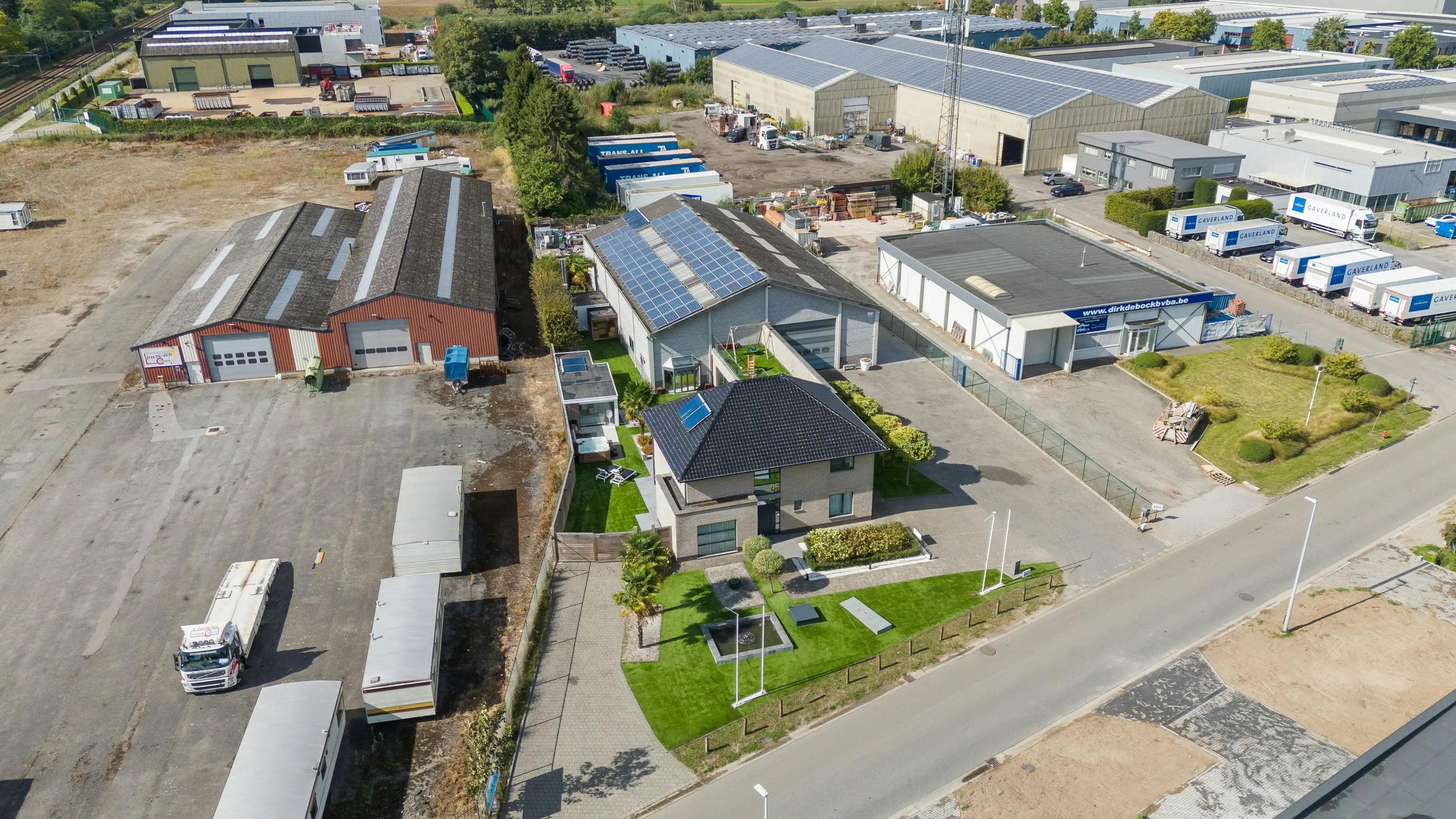 Luxe villa met exclusieve tuin en 600m2 magazijn in KMO-zone foto 101