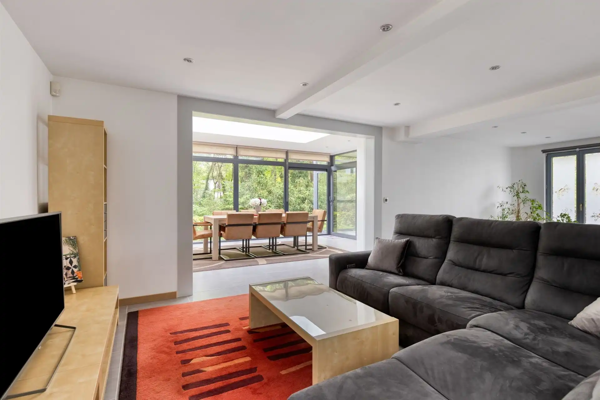 Charmante villa van 424 m² met 4 slpks, royale garage en tuin! foto 4