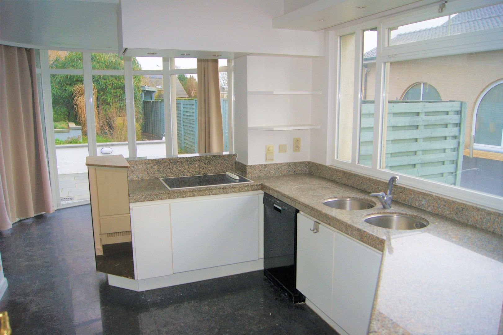 Ruime woning met 3/4 slpk, carport en tuin met terras, Zedelgem foto 9