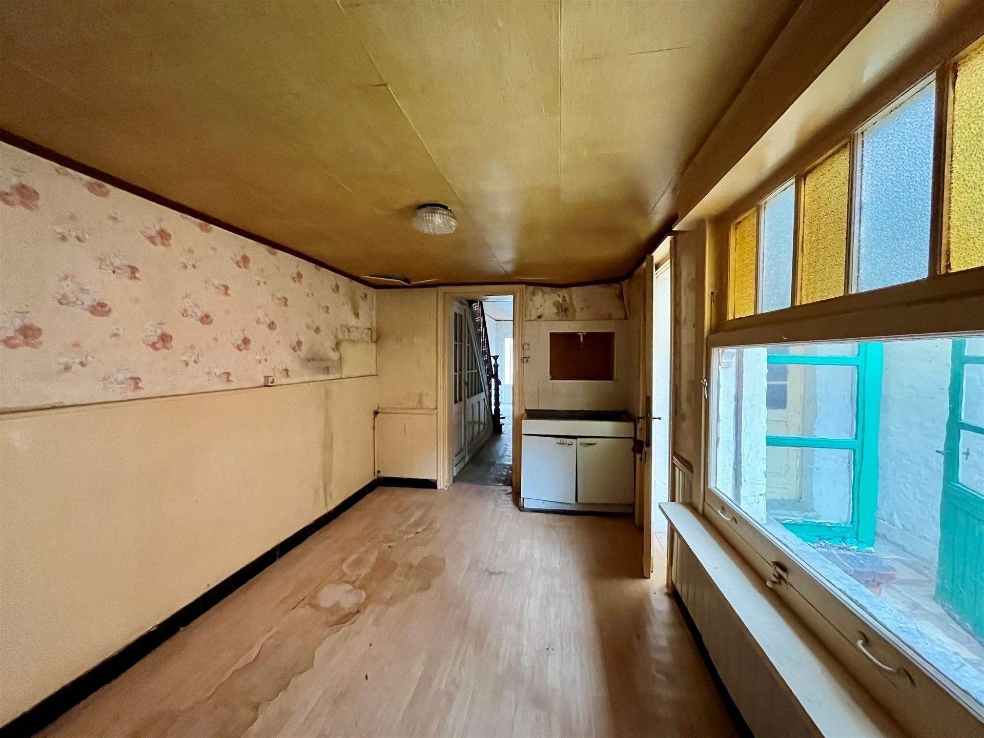 Totaal te renoveren gezinswoning met garage. foto 6