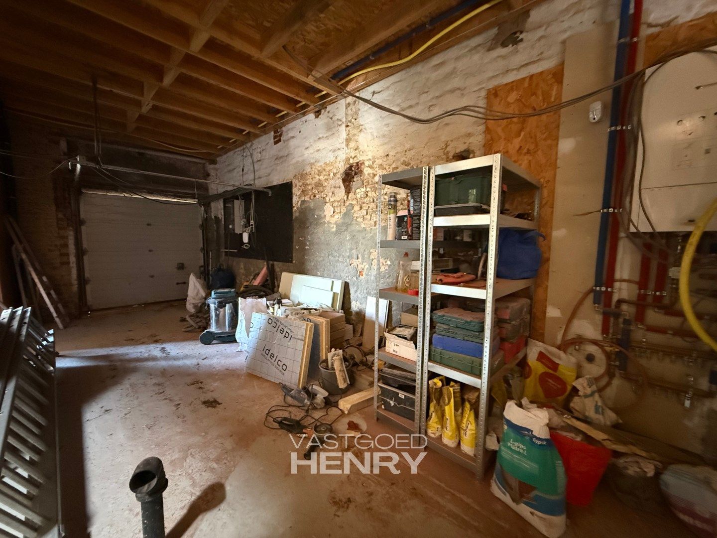 Verder af te werken vier slaapkamer woning met tuin en garage  foto 12