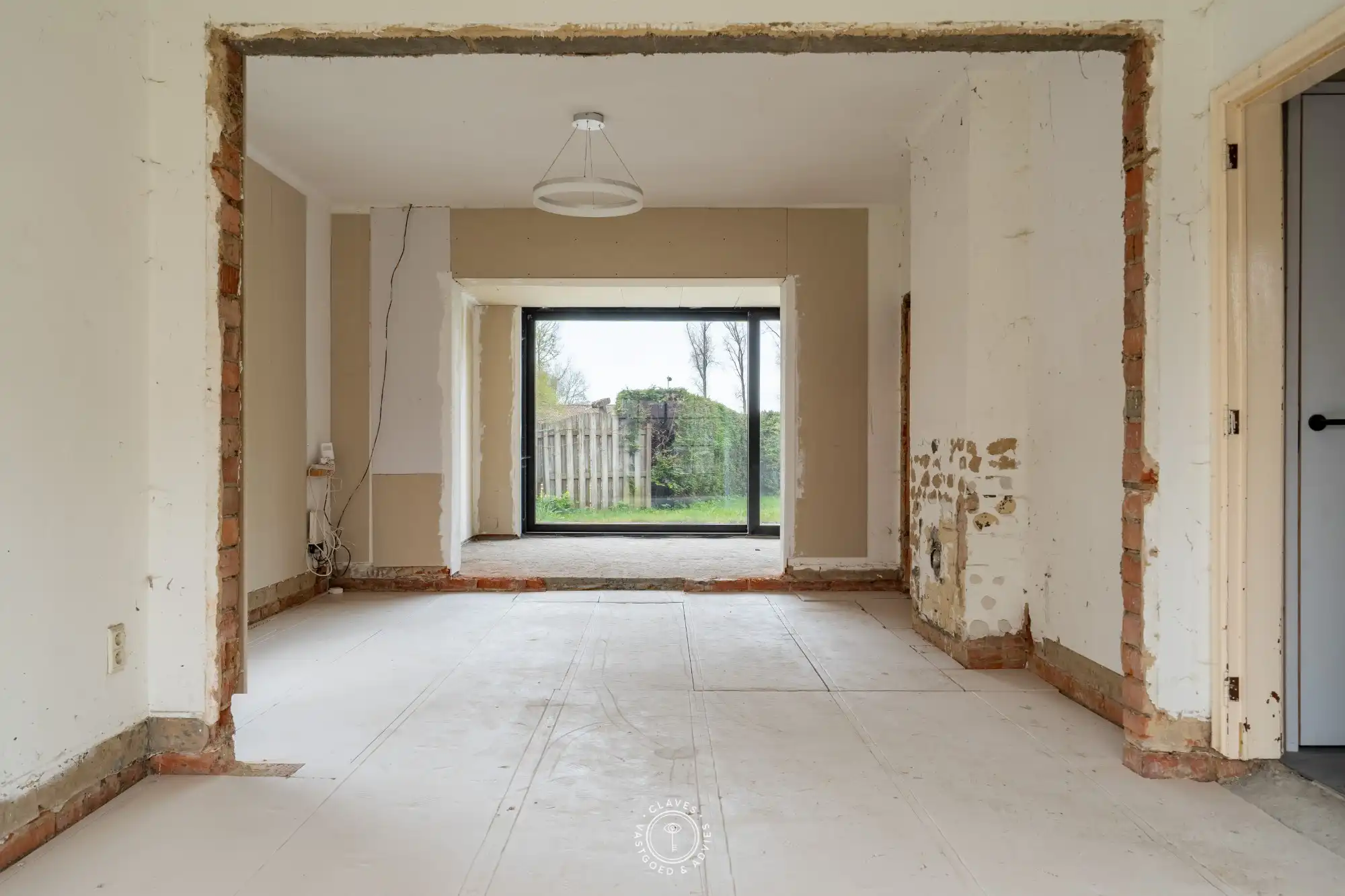 Verder te renoveren open bebouwing op toplocatie foto 8
