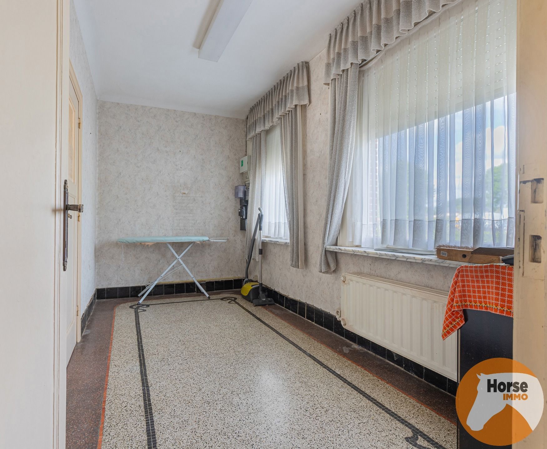 BURST - Te renoveren woning met tal van mogelijkheden foto 9