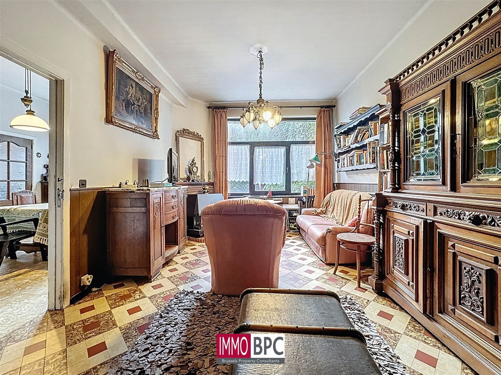 Kleine charmante achterwoning met tuin en dubbele garage te renoveren  foto 3