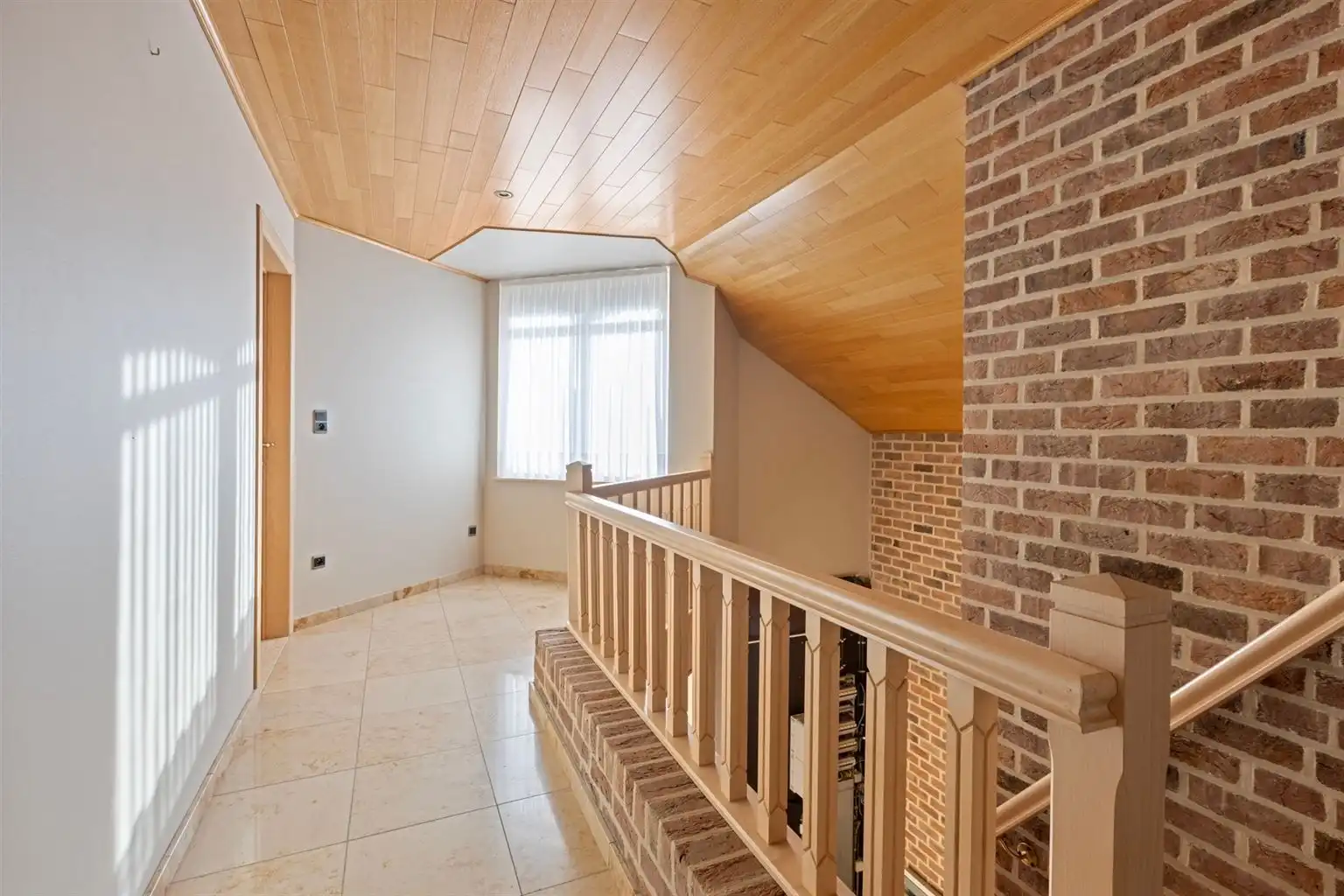 Ruime, vrijstaande woning op een perceel van 965m2 met 3 slaapkamers, inpandige garage en tuin, rustig doch centraal gelegen in Oud-Dilsen. foto 17