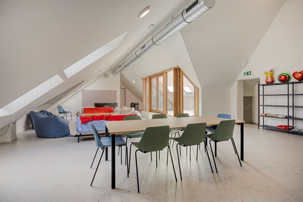 Ruime en moderne studentenkamer in nieuwe studentenresidentie foto 14