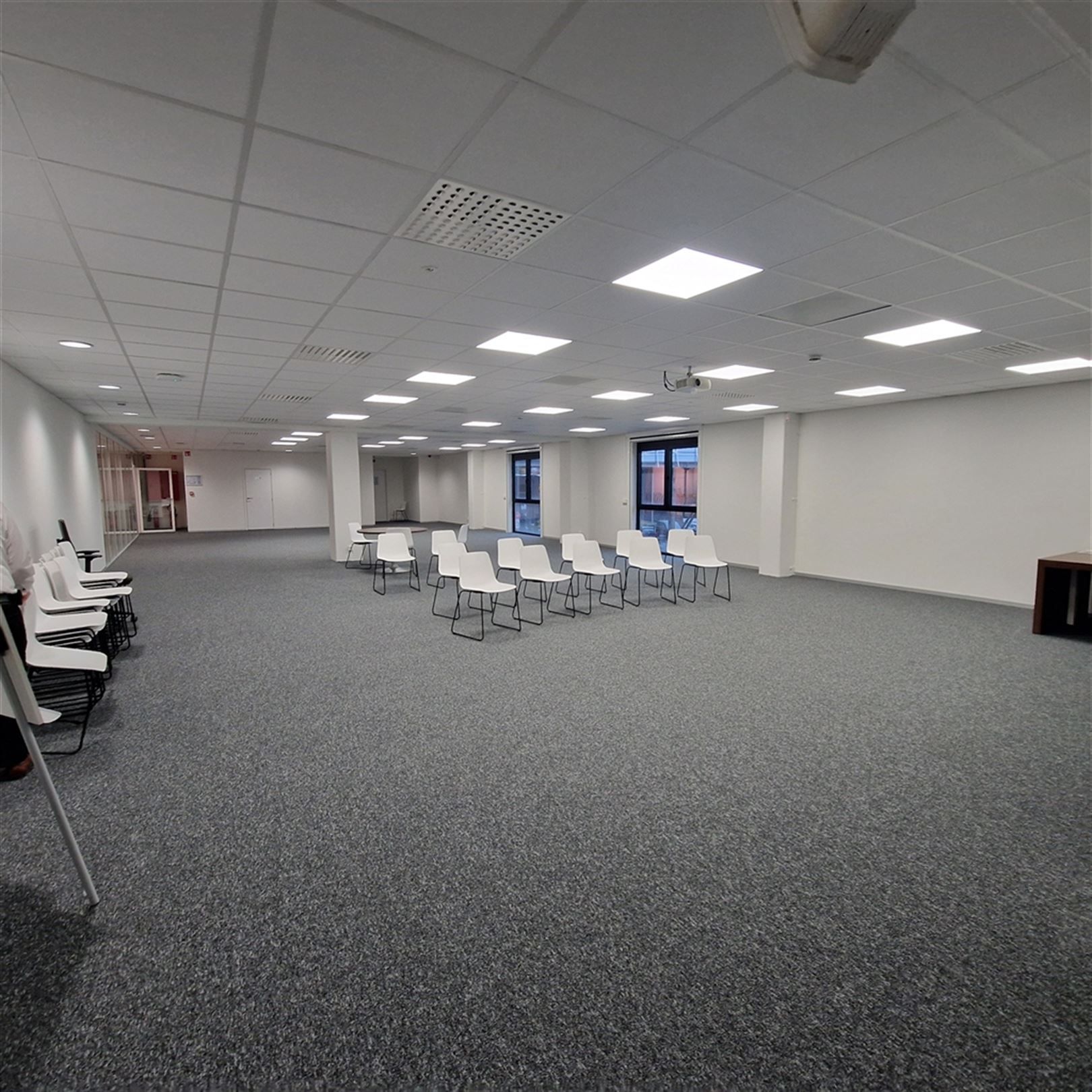 Moderne kantoren op strategische locatie in Kortrijk foto 12