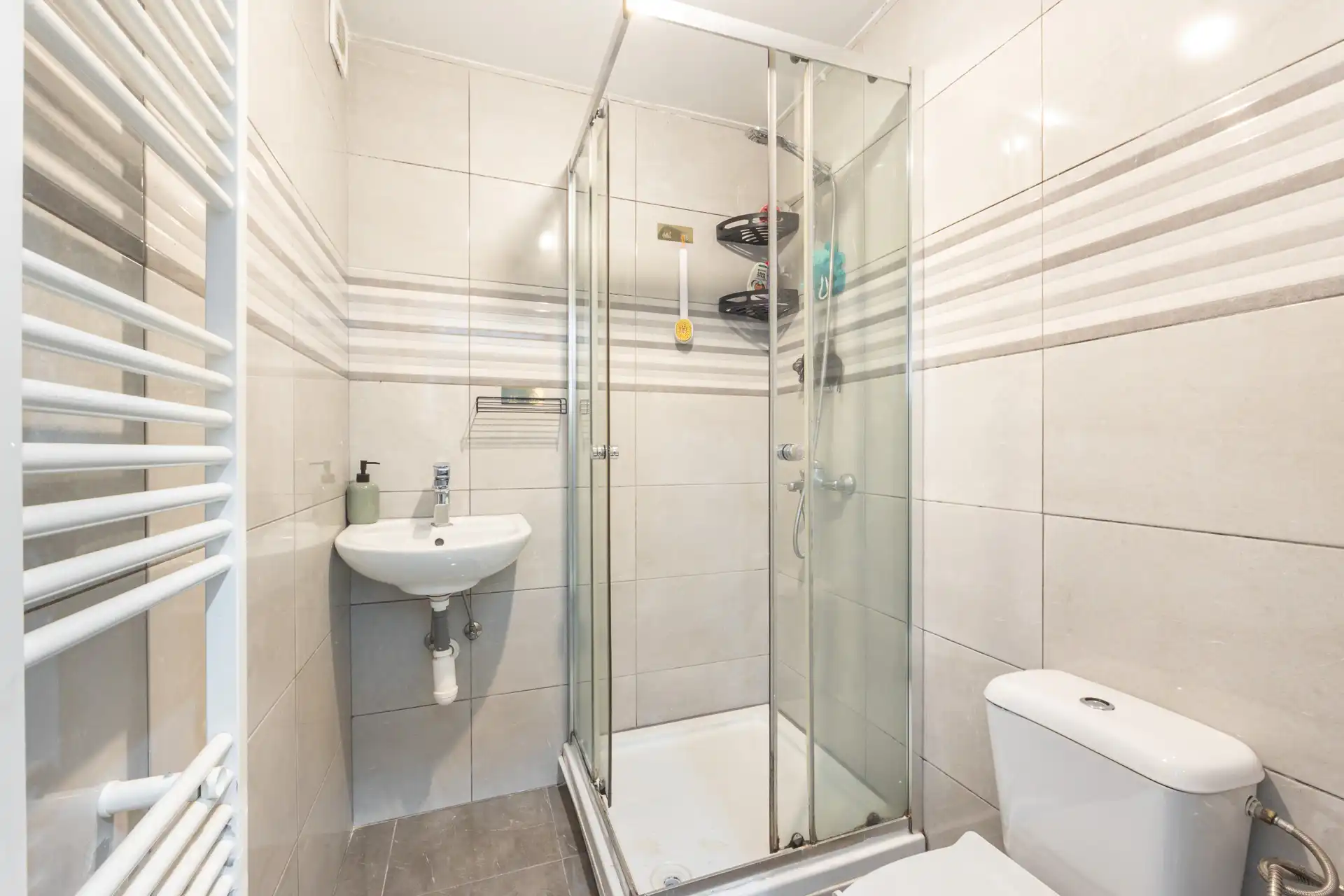 Vergund appartementsgebouw met 3 appartementen met 2 slpk's foto 21