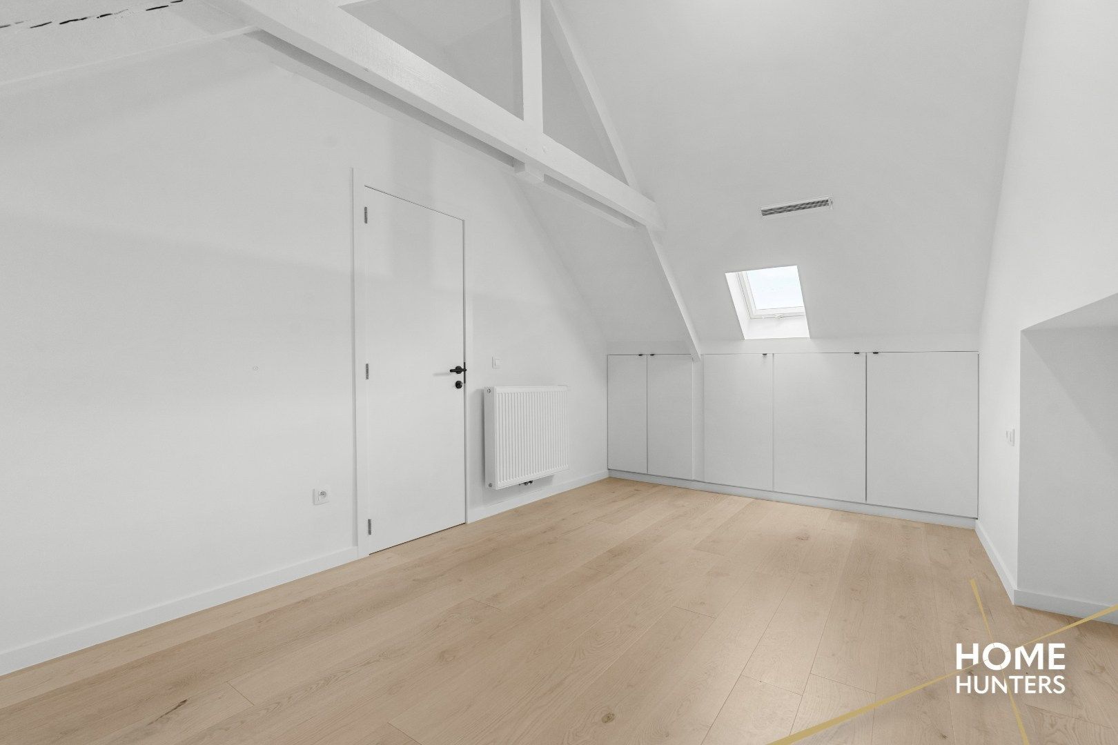 Volledig gerenoveerde woning (anno 2025) met 3 ruime slaapkamers, ruime garage + tuin te Ieper foto 15