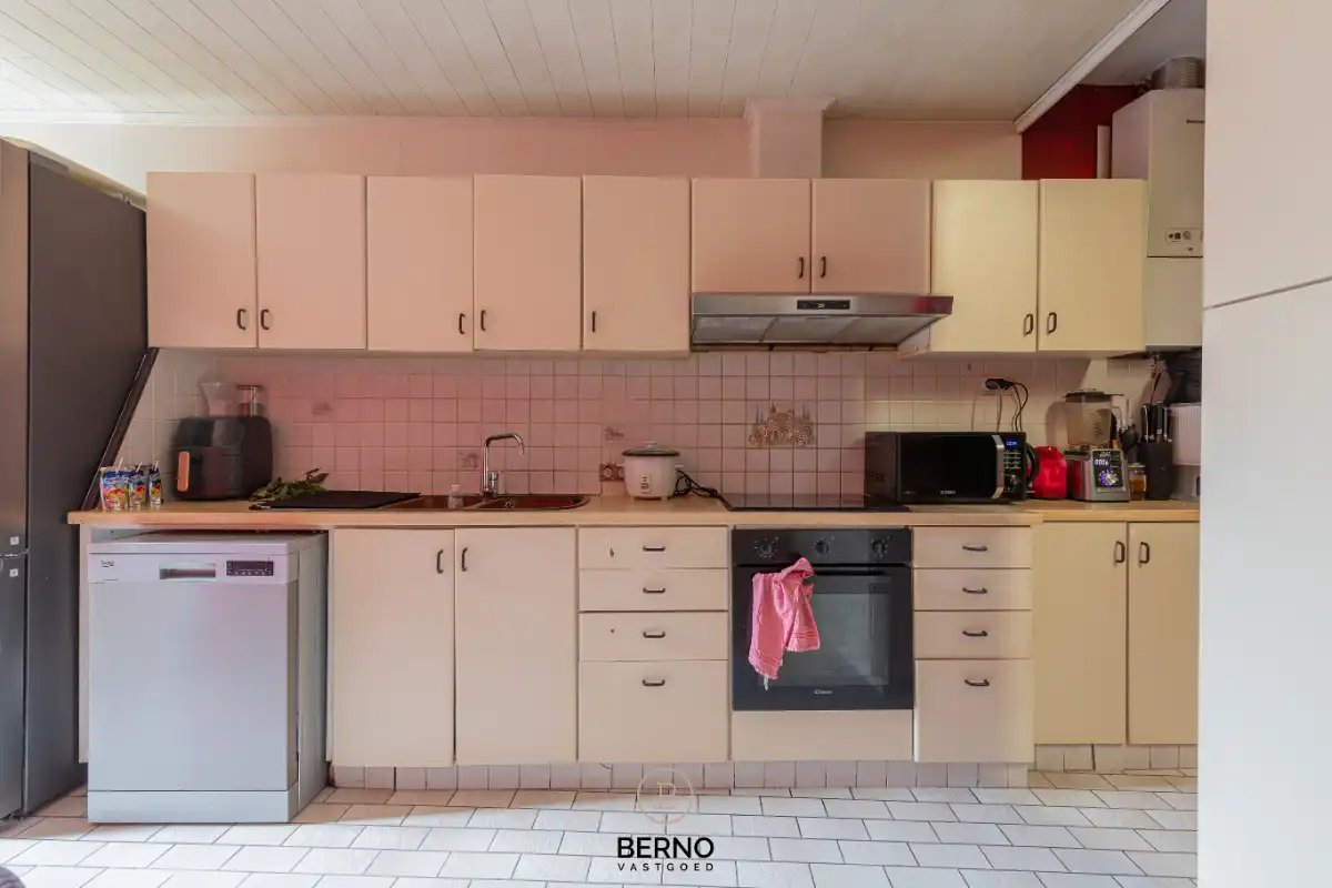 Op te frissen woning met koer foto 4