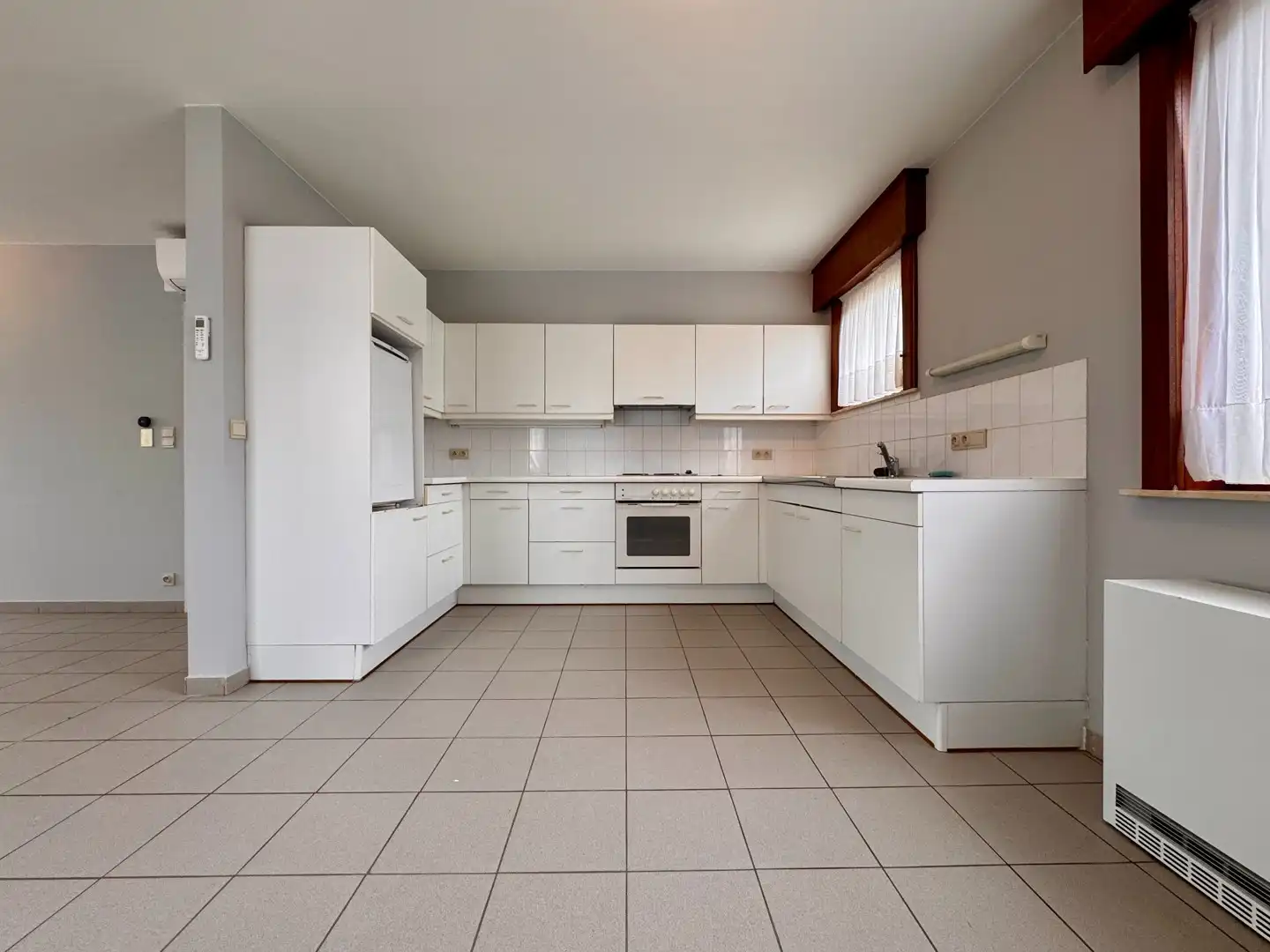 Ruim en lichtrijk appartement met 3 slaapkamers in Koolskamp foto 5