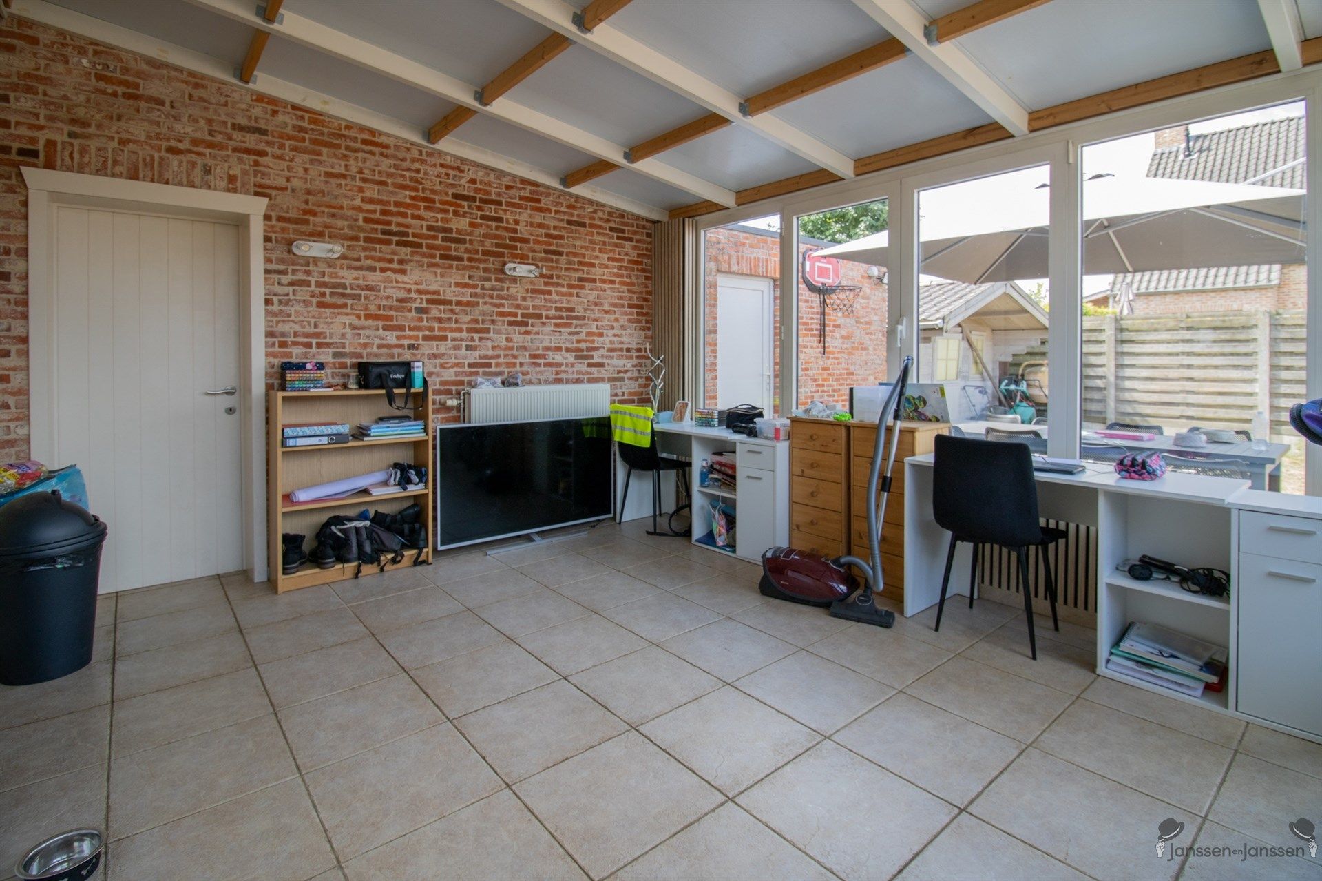 Gerenoveerde instapklare woning met 4 slaapkamers foto 6
