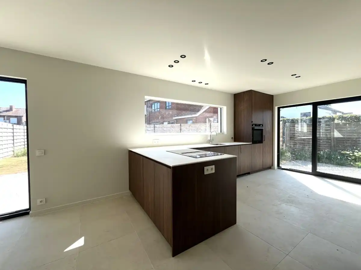 Ledegem – Volledig gerenoveerde halfopen woning met 3 slaapkamers en zonnige tuin foto 5