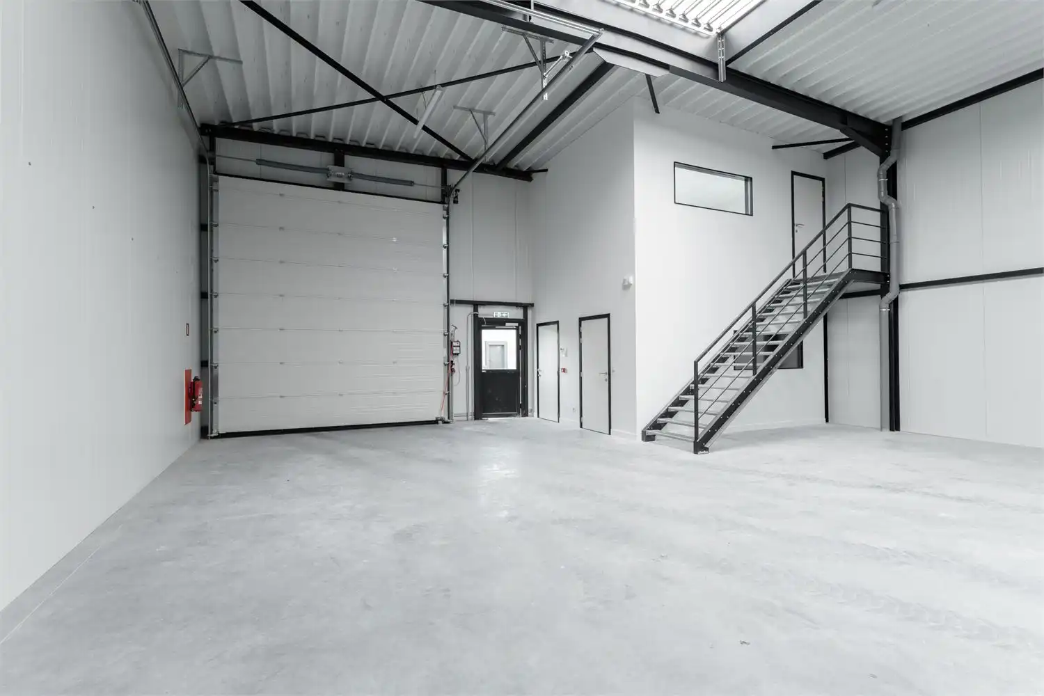 Recente bedrijfsunit met kantoor en kantine foto 33