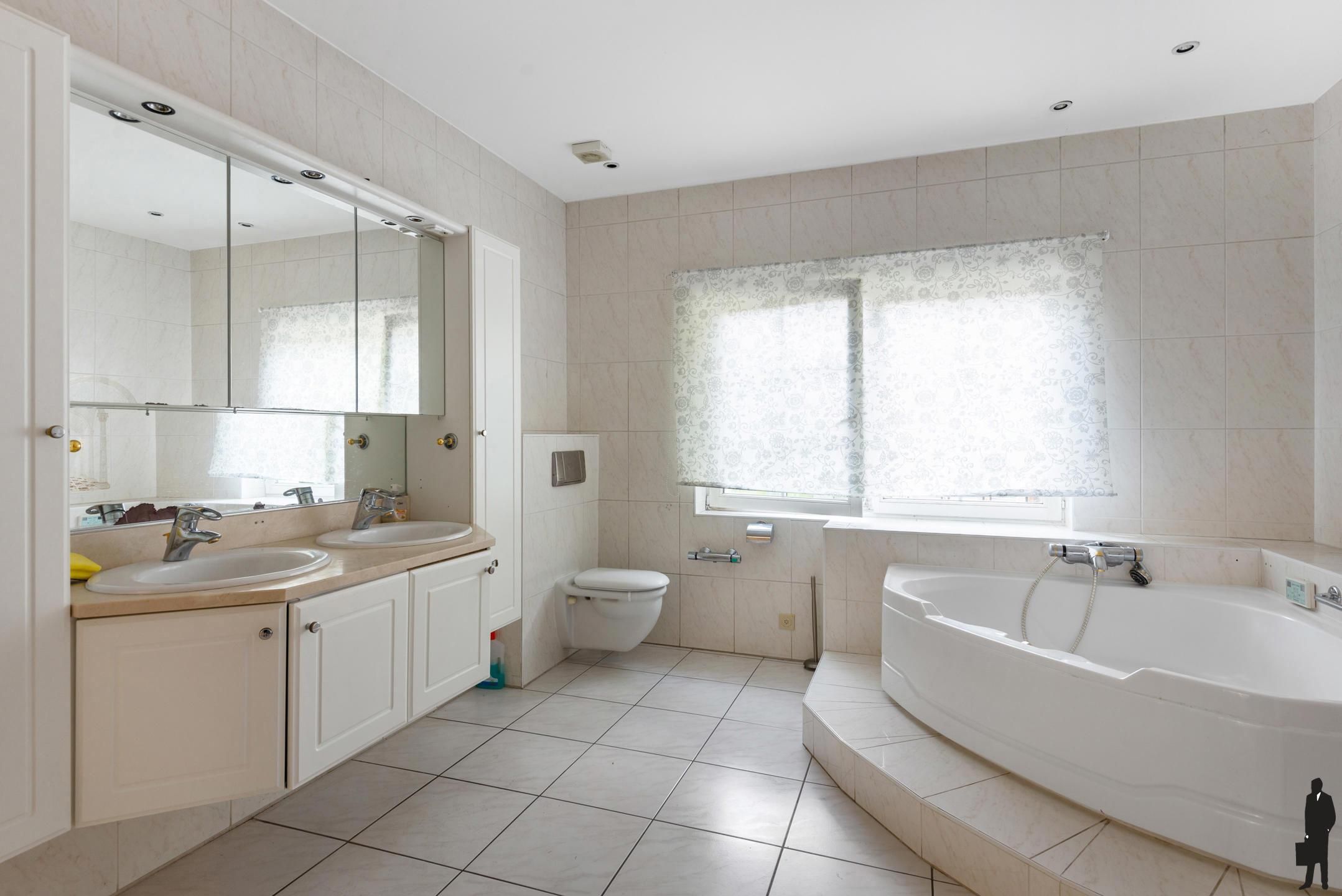 Statige villa, gelegen in 't Vriesdonk op een terrein van 1.405m² foto 9