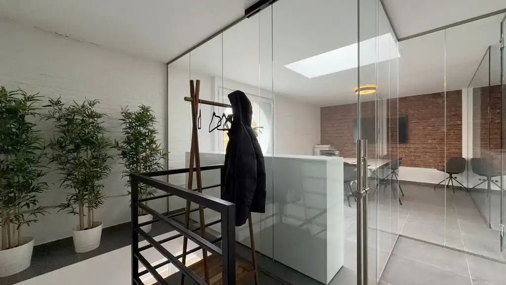 Mooi ingerichte kantoorruimte te huur in Wilrijk foto 13