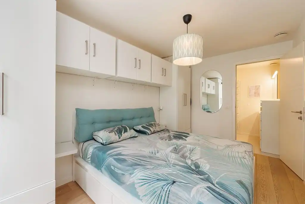Gerenoveerd appartement met terras foto 11