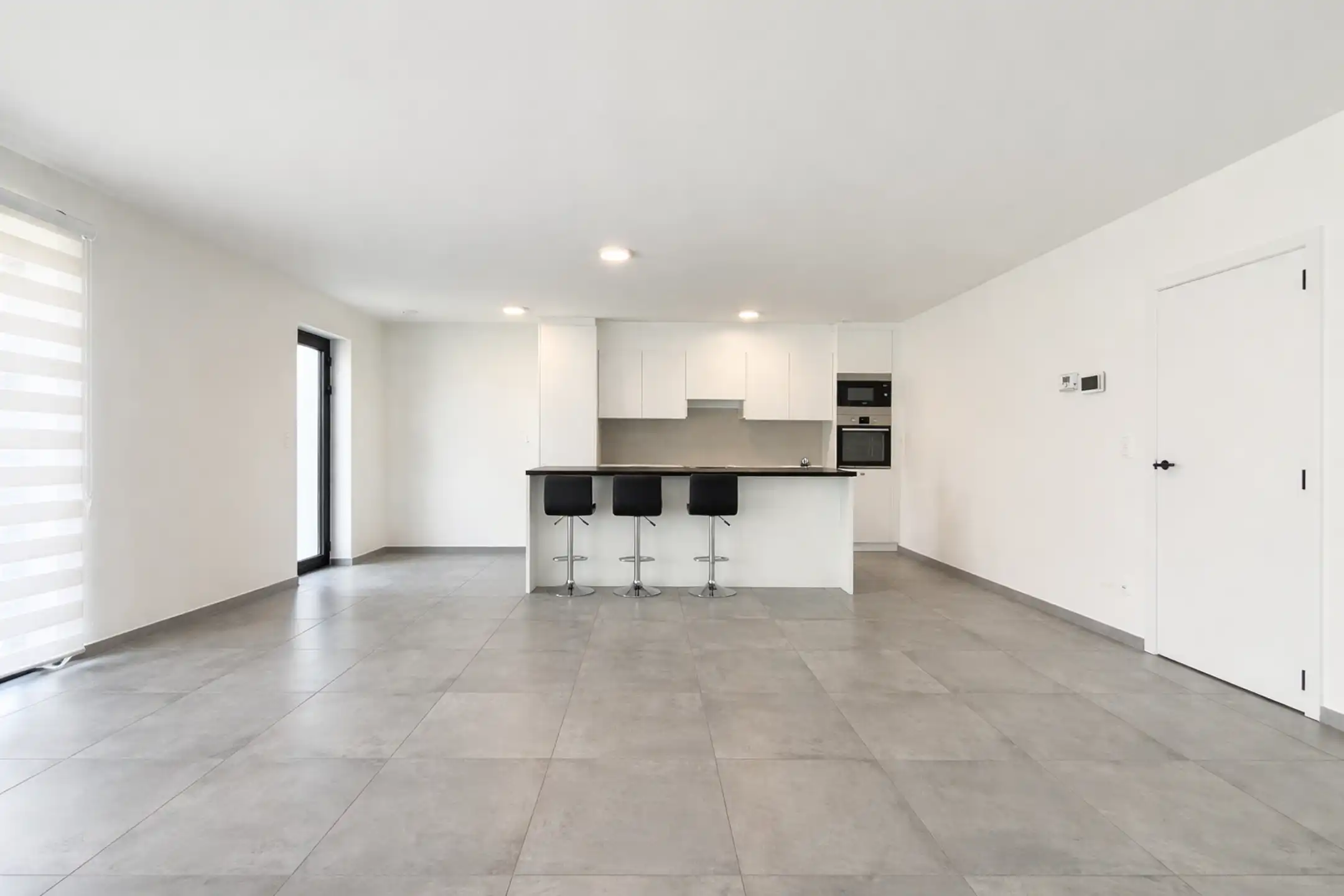 Ruim gelijkvloers app met 3slpk, tuin +terras op toplocatie! foto 3