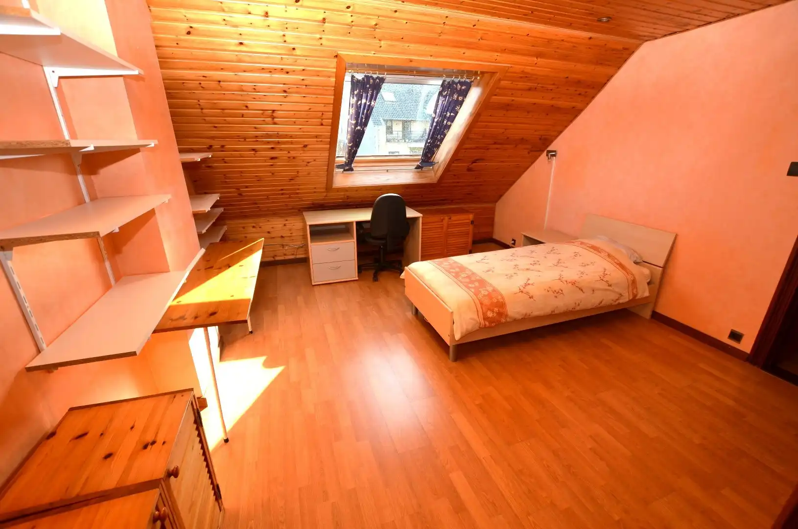 Zeer ruim woonhuis foto 18