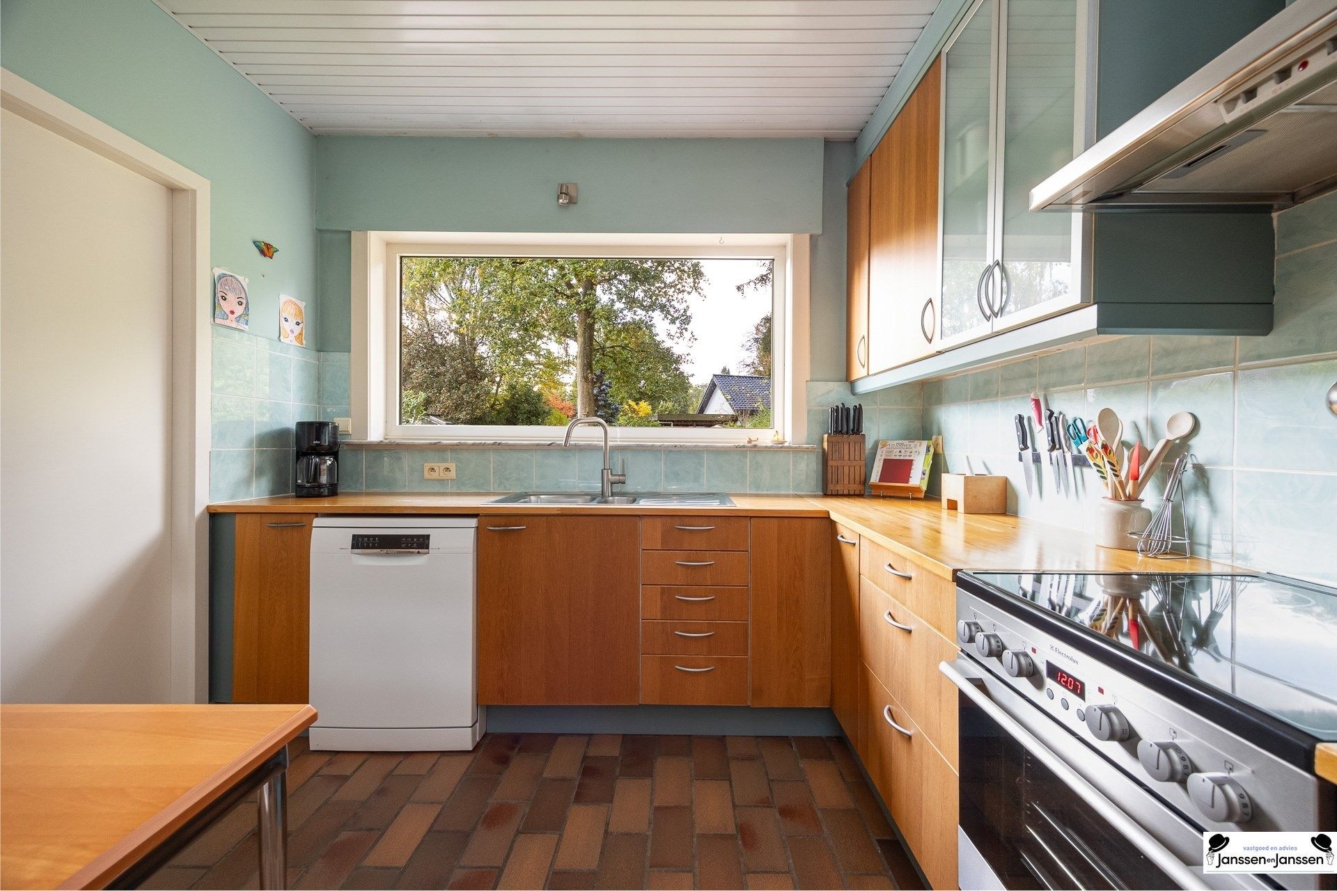 Verrassend ruime villa met ZW-gerichte tuin!  foto 8