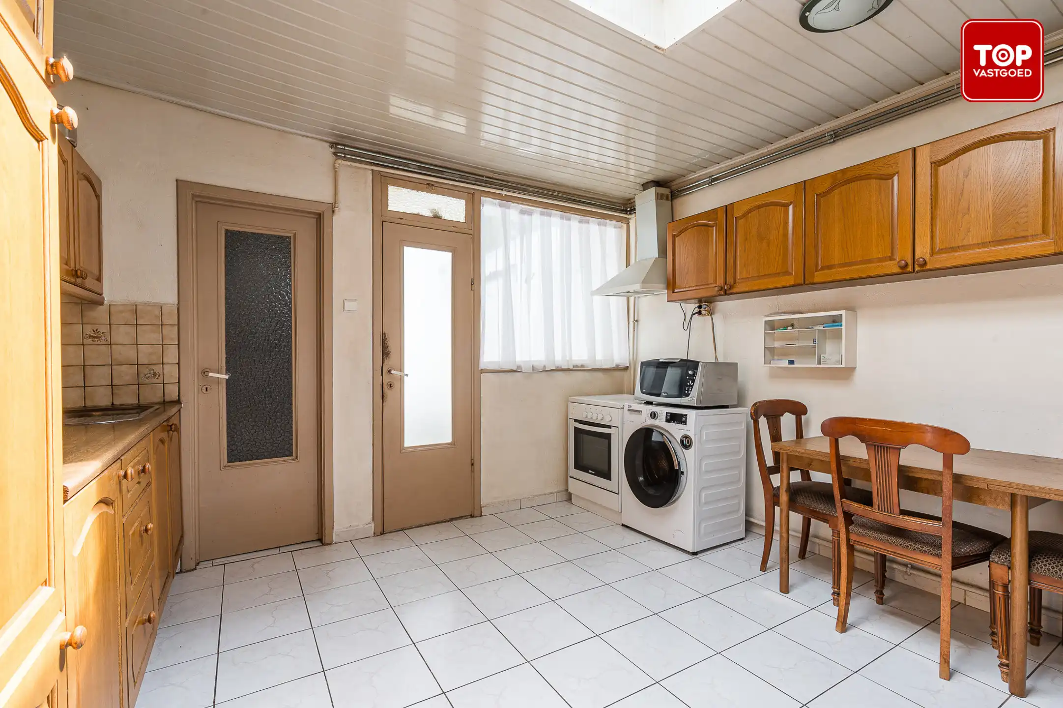 Op te frissen woning met 4 slaapkamers op gunstige locatie.  foto 9