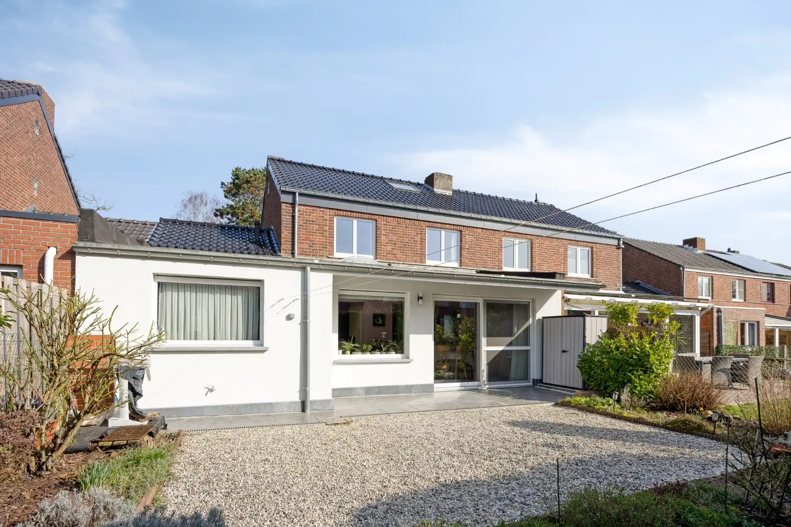 Gerenoveerde halfopen woning met 3 slaapkamers, garage en tuin – 1652 ALSEMBERG foto {{pictureIndex}}