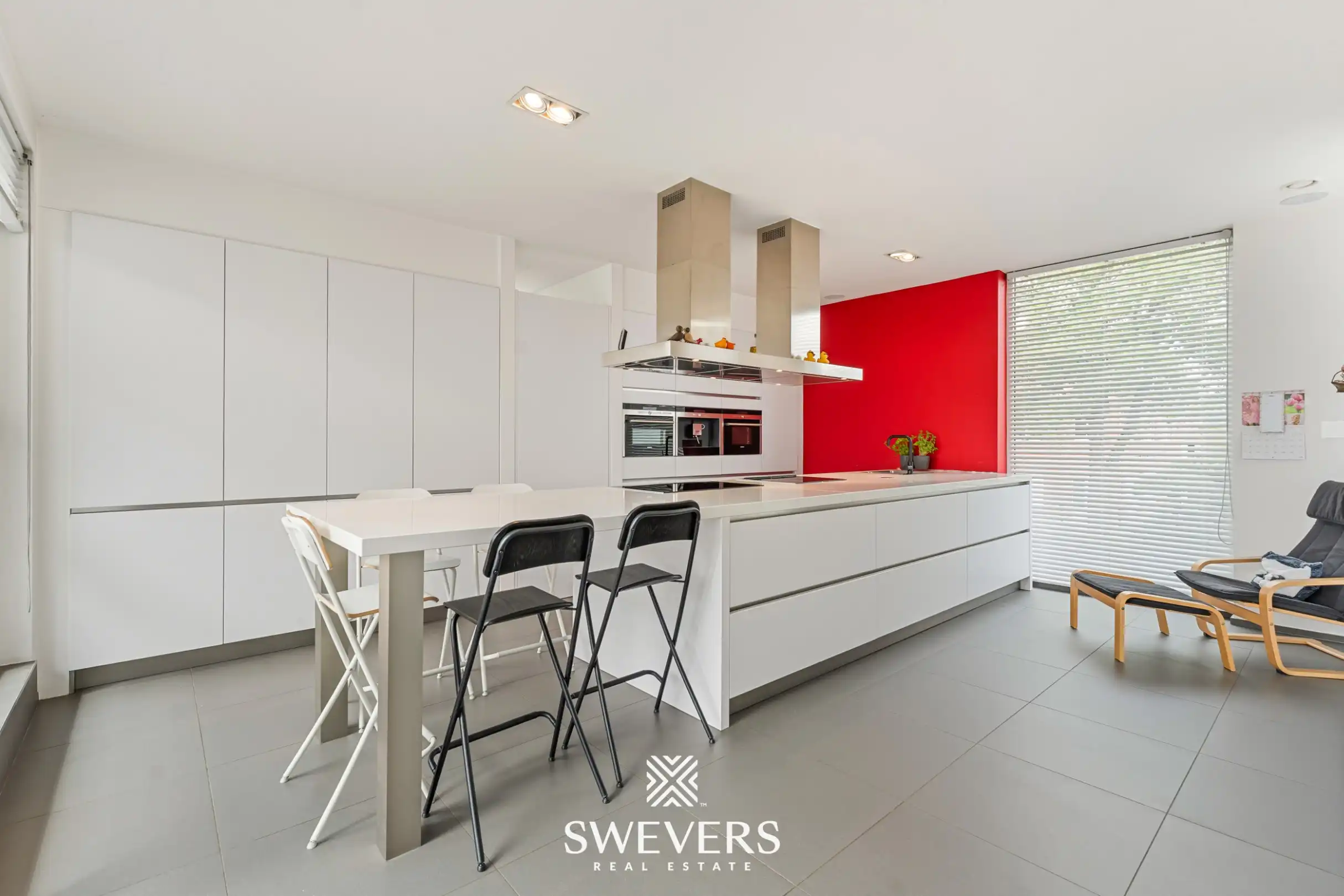 Magnifieke instapklare woning met diverse commerciële mogelijkheden en zwembad  foto 24