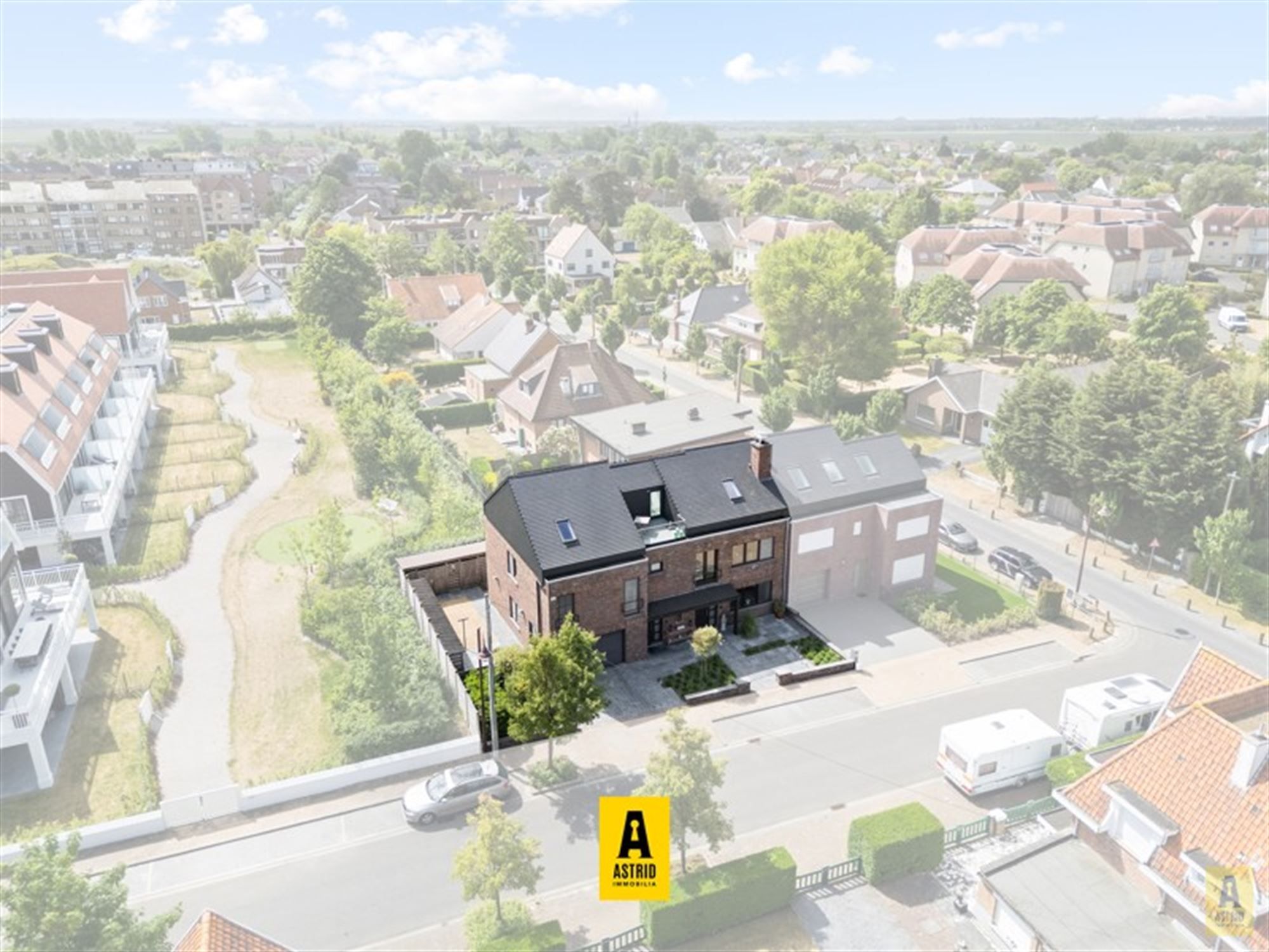 Karaktervolle voormalige dokterswoning met zee aan ruimte en mogelijkheden! foto 3