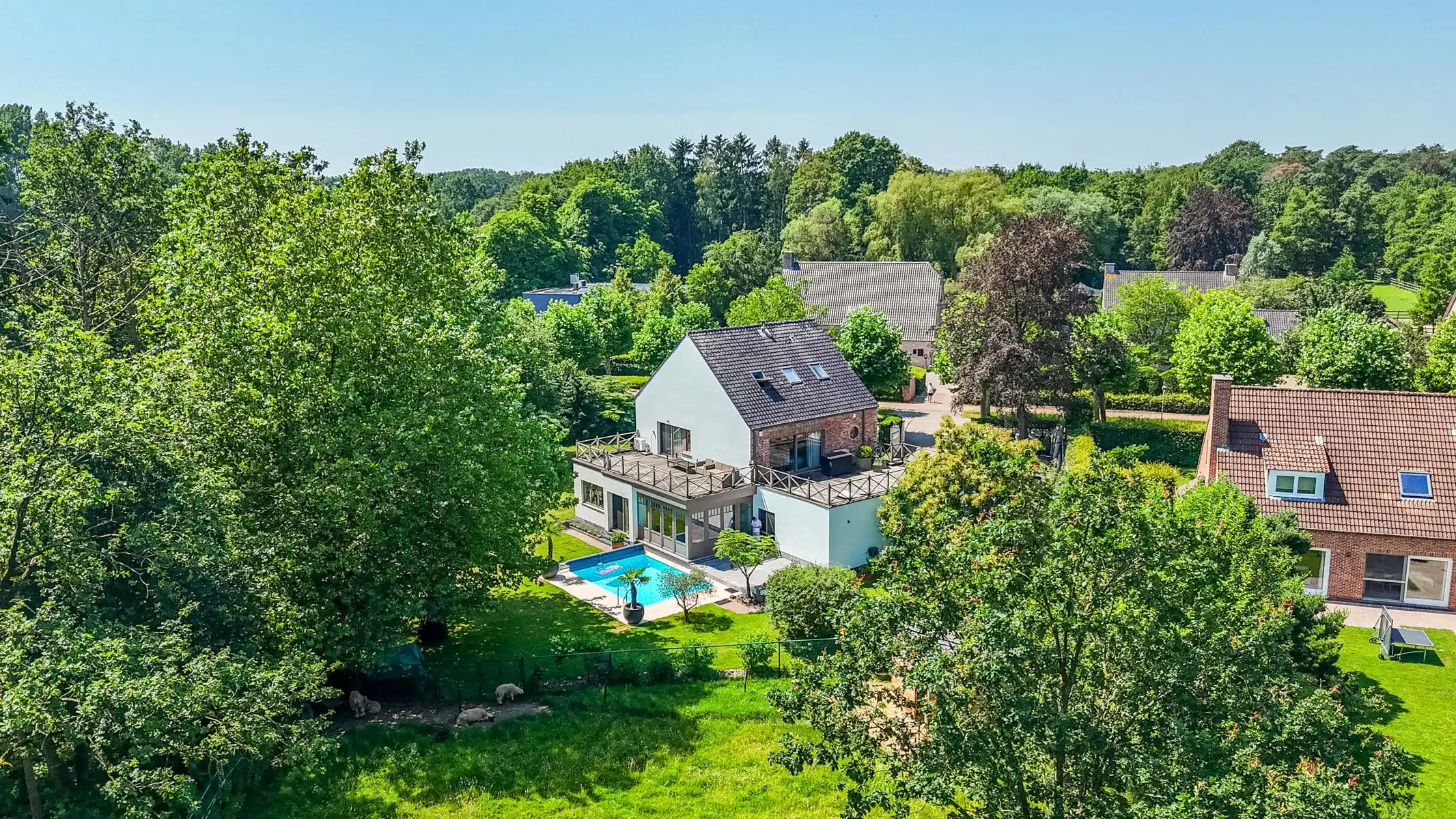 Ruime villa met zwembad en panoramische vergezichten foto 14
