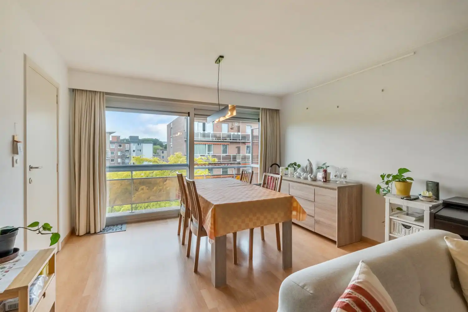 Centraal gelegen, gerenoveerd en energiezuinig appartement met 1 slaapkamer, een terras en een autostaanplaats te Leuven! foto 4