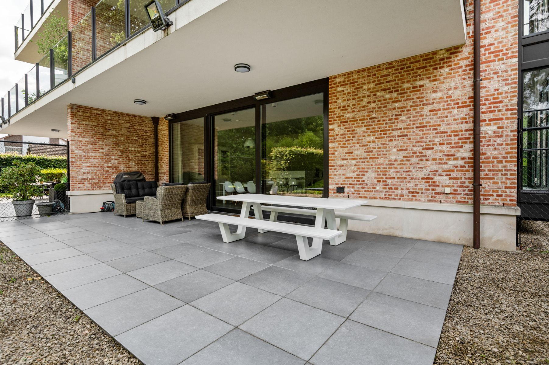 Luxe gelijkvloersapp. met ondergrondse parking en tuin. foto 28