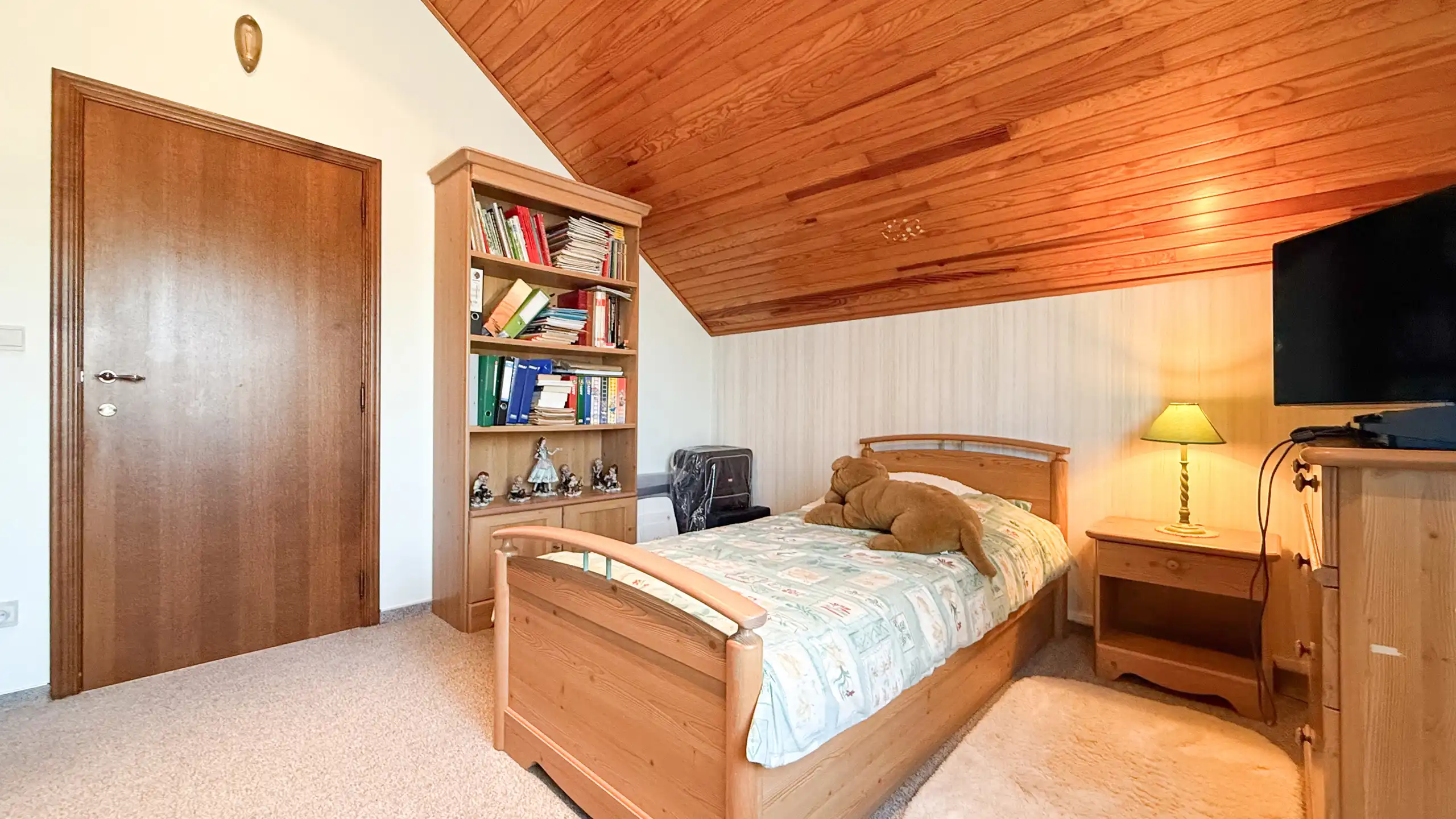 Instapklare woning met 3slpks, tuin, airco en zonnepanelen! foto 24