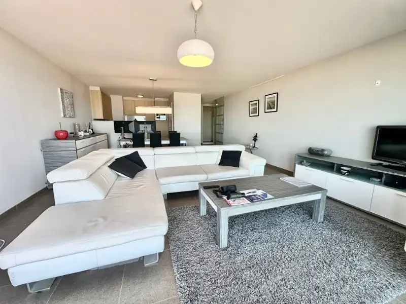 Res. Commodore - gemeubeld 2 slpk app. met terras en mogelijkheid tot huren van een garage ! foto 4