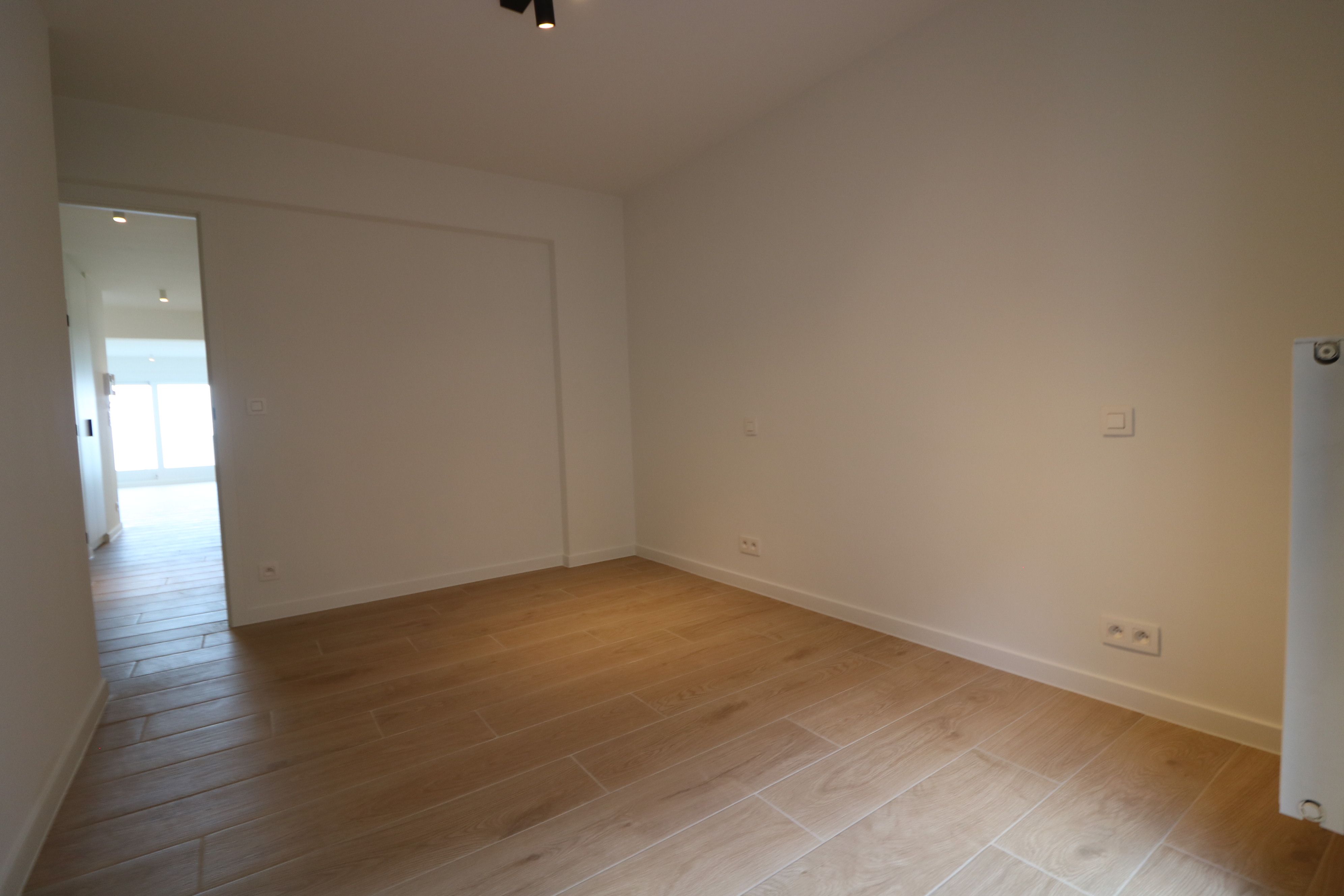 Prachtig gerenoveerd 2-slaapkamerappartement met fantastisch zeezicht. foto 5