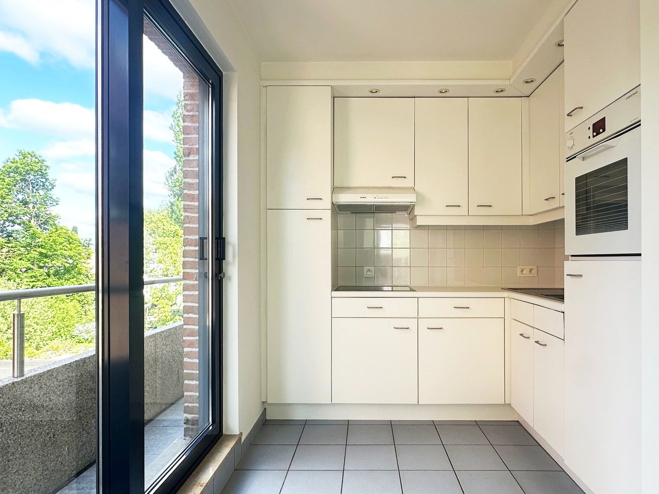 Lichtrijk éénslaapkamer appartement in centrum Lint foto 3