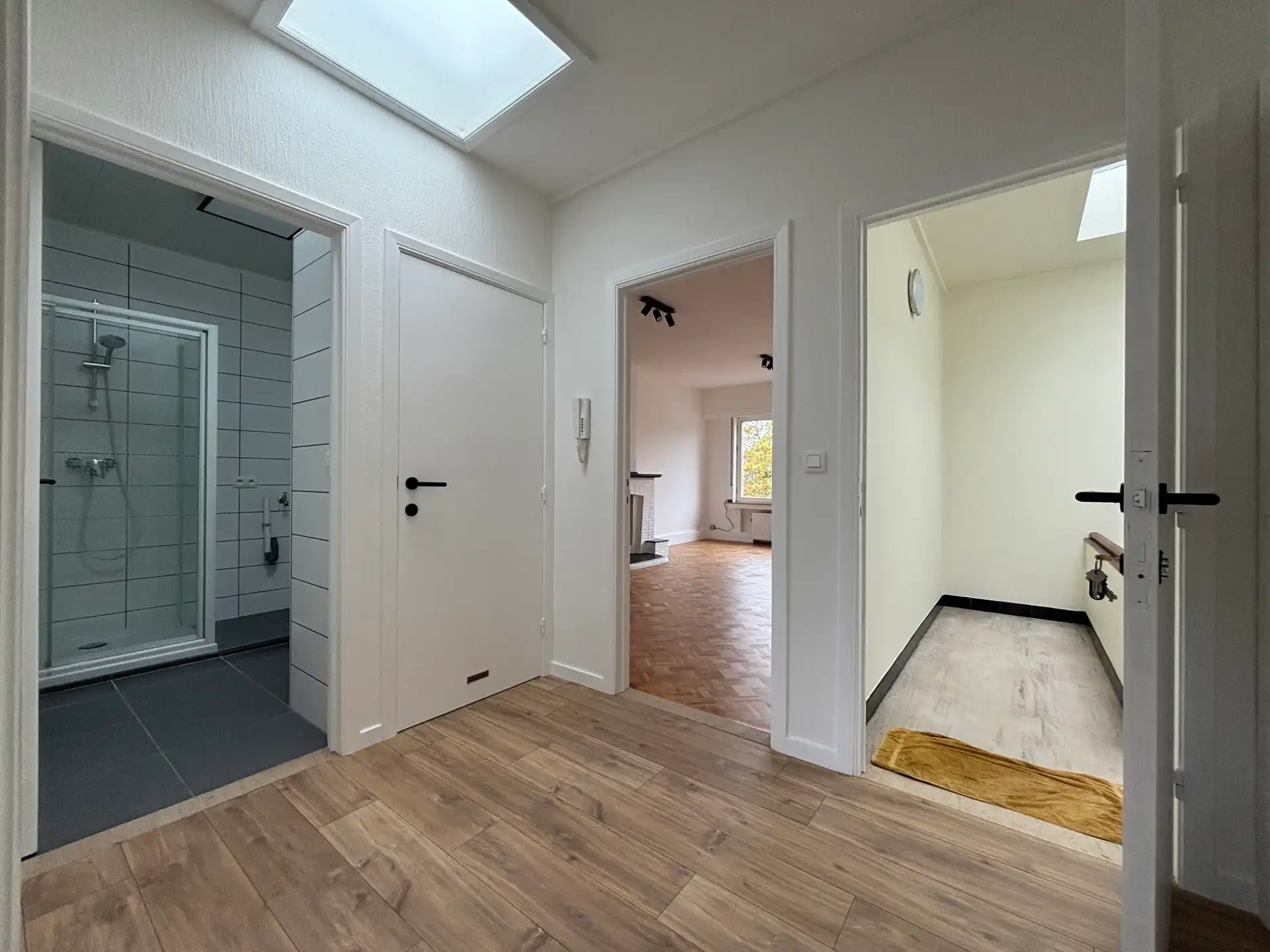 Recent gerenoveerd appartement met 2 slaapkamers foto 6