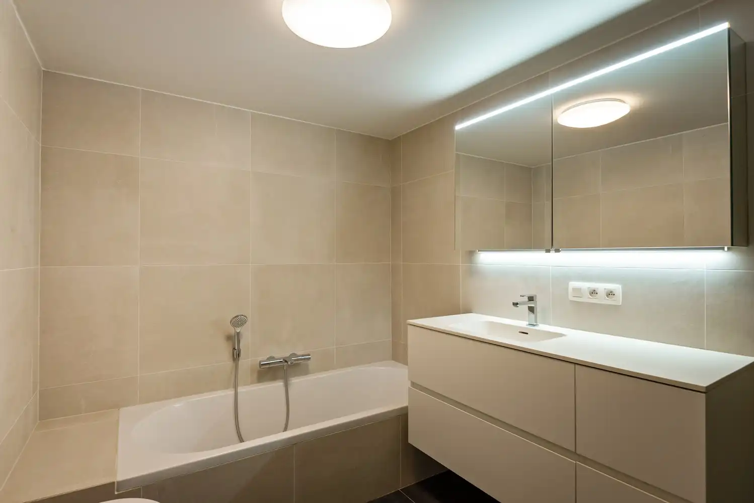 Instapklaar gelijkvloersappartement met 3 slaapkamers en een tuin in Wijnegem! foto 11