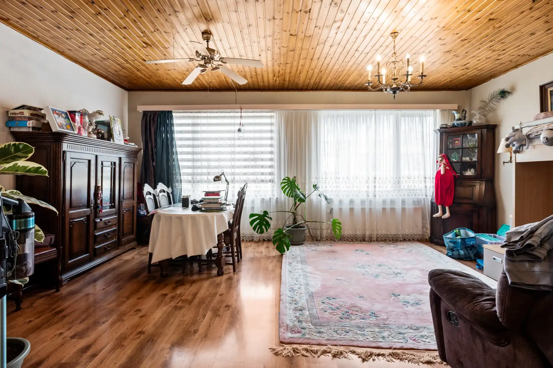 Opbrengsteigendom met garages en appartement foto 7