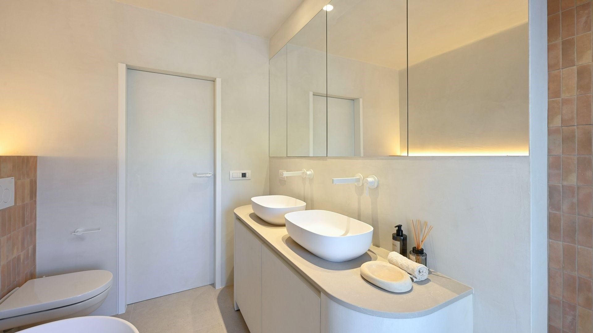 Vernieuwde stijlvolle koppelwoning op topligging in Duinbergen foto 13