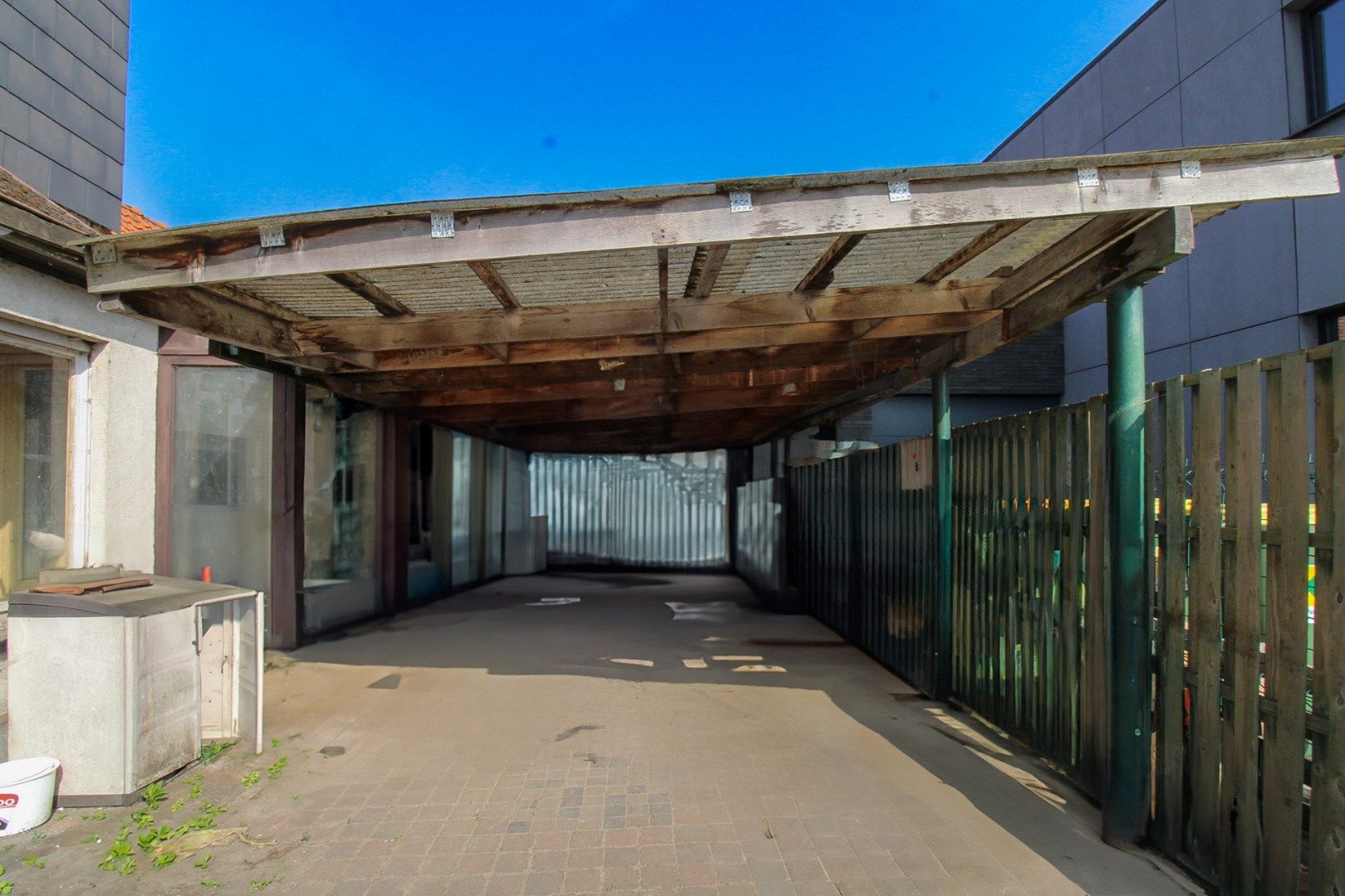 Unieke investeringskans: Halfopen bebouwing met garage, optie tot vijf slaapkamers en groot potentieel op toplocatie te koop in Waasmunster! foto 13