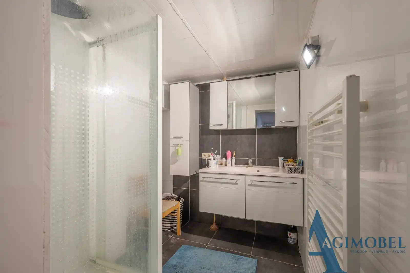 Bescheiden kelder appartement met ruim terras nabij zee foto 9